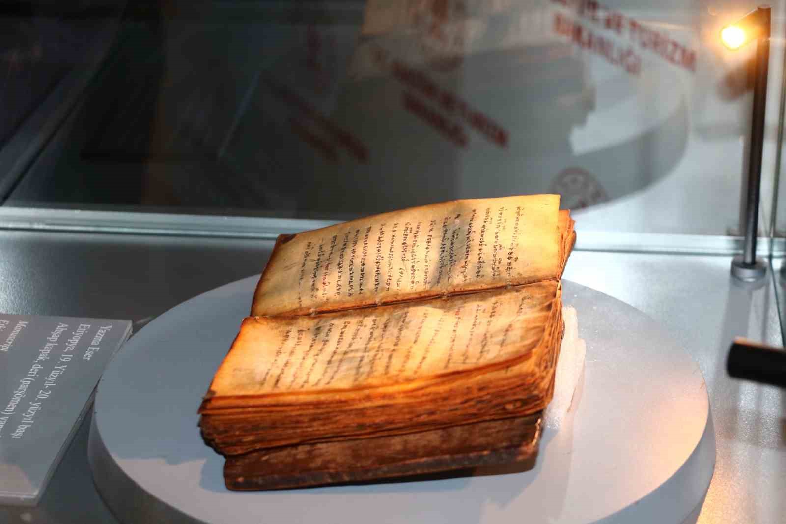 Amharca dilinde kaleme alınmış tarihi eser Etiyopya’ya iade edildi
Amharca dilinde kaleme alınmış tarihi eser Etiyopya’ya iade edildi