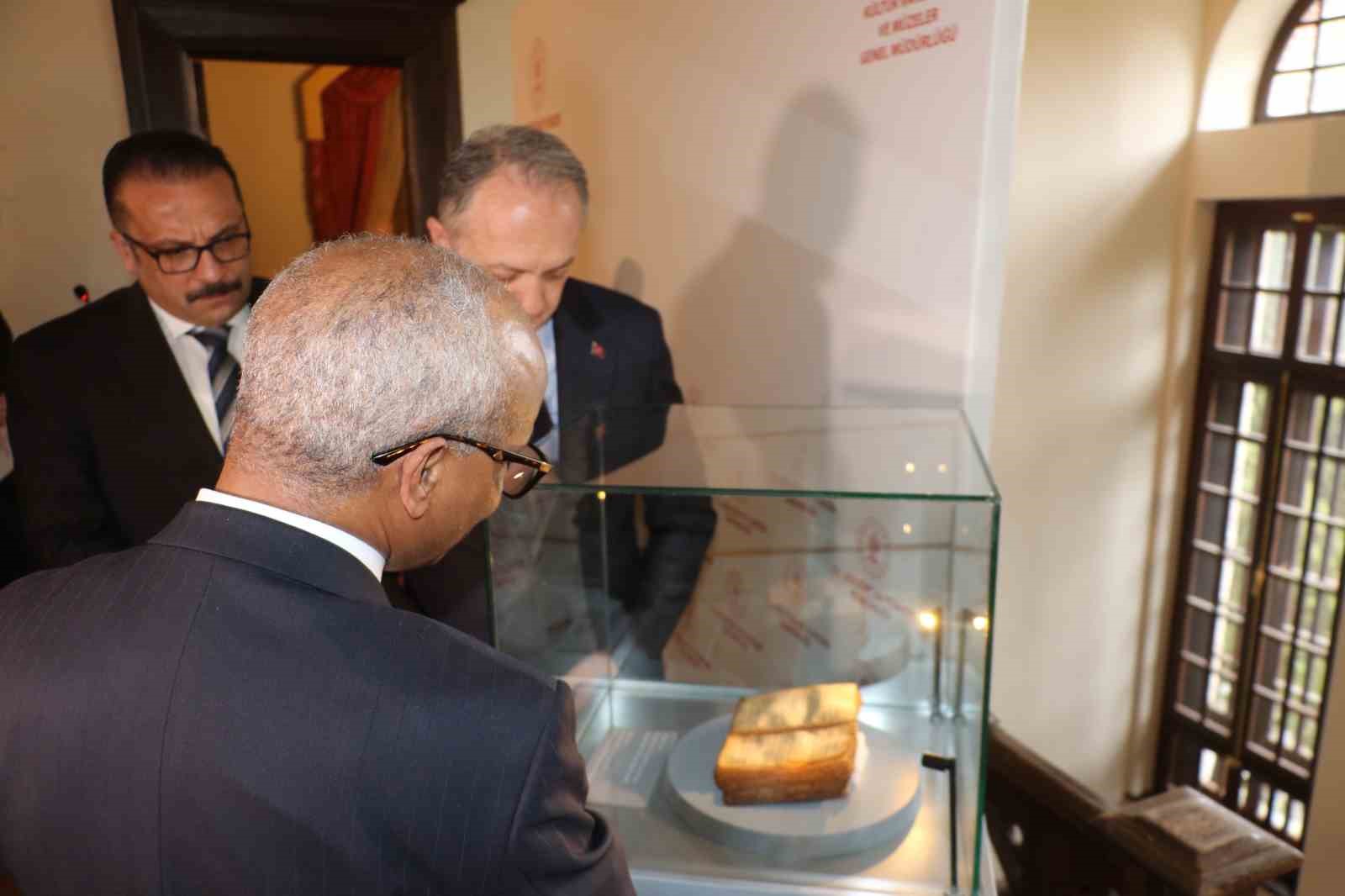 Amharca dilinde kaleme alınmış tarihi eser Etiyopya’ya iade edildi
Amharca dilinde kaleme alınmış tarihi eser Etiyopya’ya iade edildi