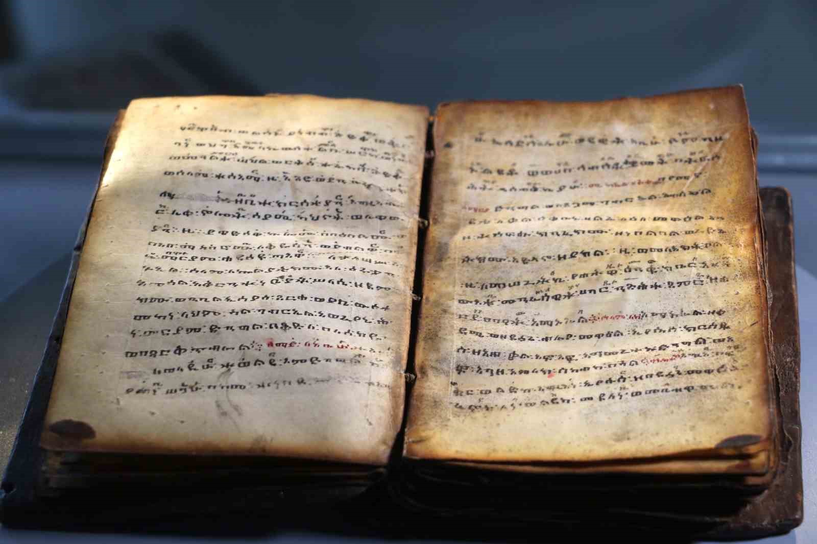 Amharca dilinde kaleme alınmış tarihi eser Etiyopya’ya iade edildi
Amharca dilinde kaleme alınmış tarihi eser Etiyopya’ya iade edildi