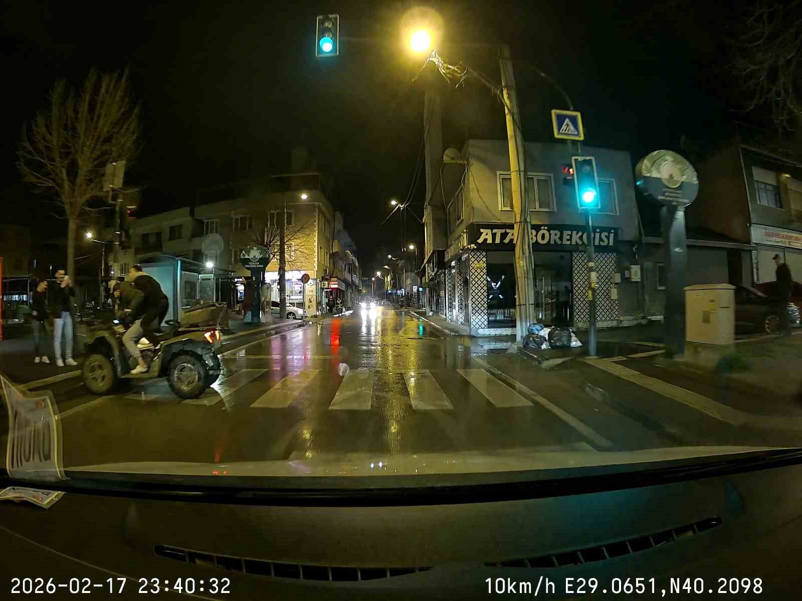 Ana caddeyi drift parkuruna çevirdi, facianın eşiğinden böyle döndü
