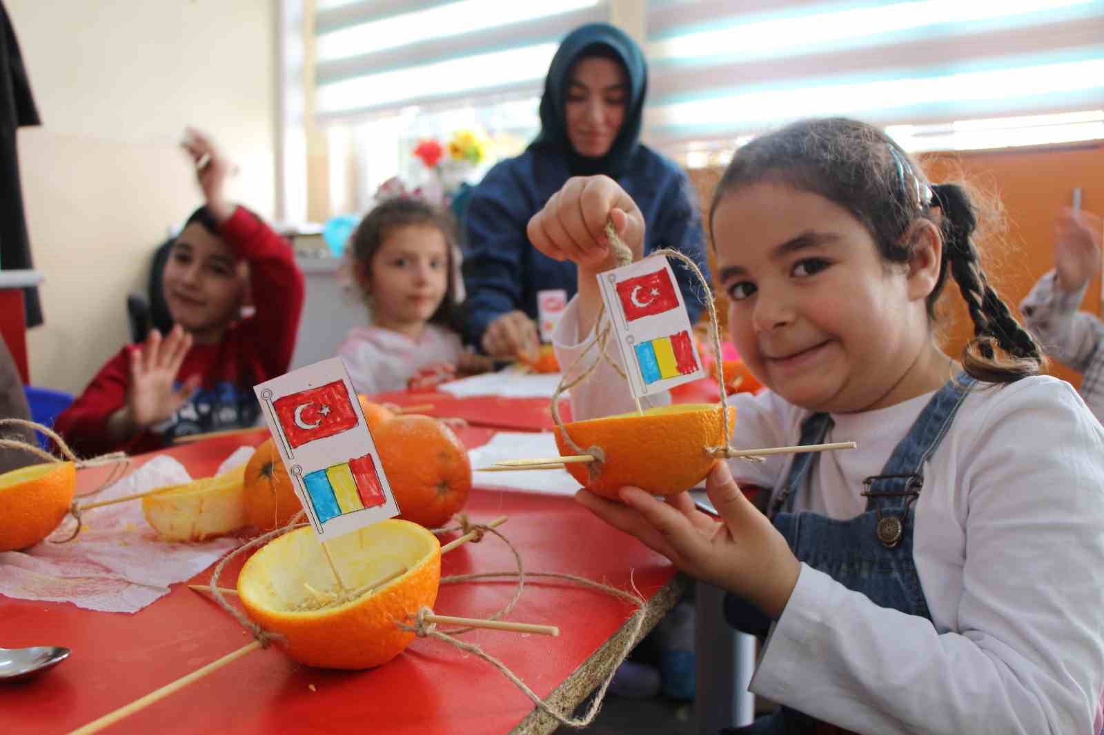 Ana sınıfında portakallar kuşlar için yemlik ve yuvaya dönüştü
