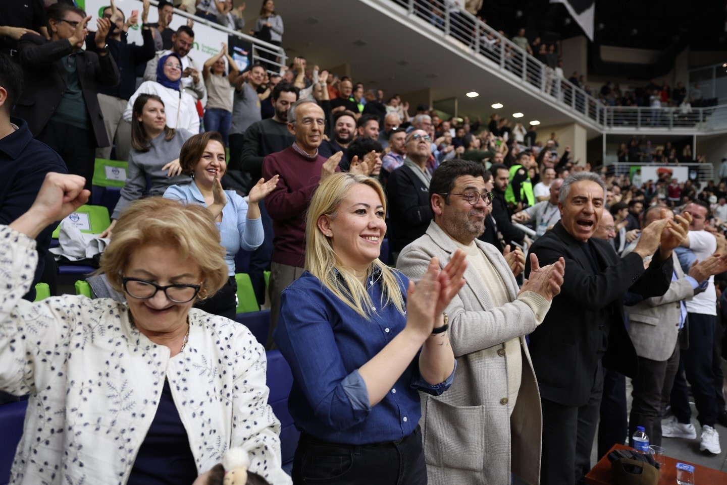 Anadolu Efes galibiyeti Merkezefendi’de yüzleri güldürdü
