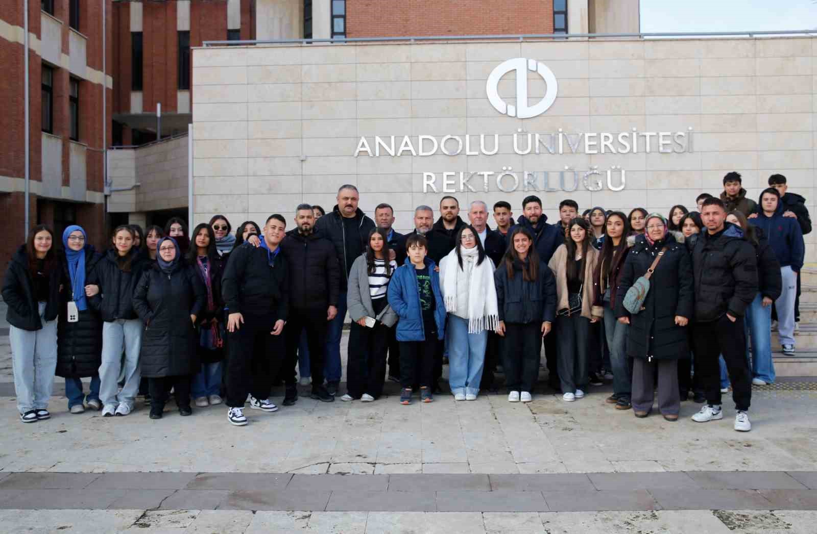 Anadolu Üniversitesi 2025’te 27 bin aday öğrenciyi Eskişehir’de ağırladı
Anadolu Üniversitesi 2025’te 27 bin aday öğrenciyi Eskişehir’de ağırladı