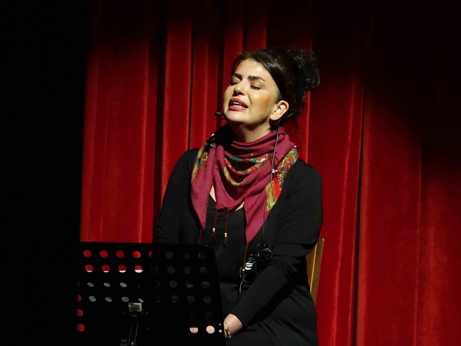 Anadolu Üniversitesi tiyatroseverlere unutulmaz anlar yaşattı
