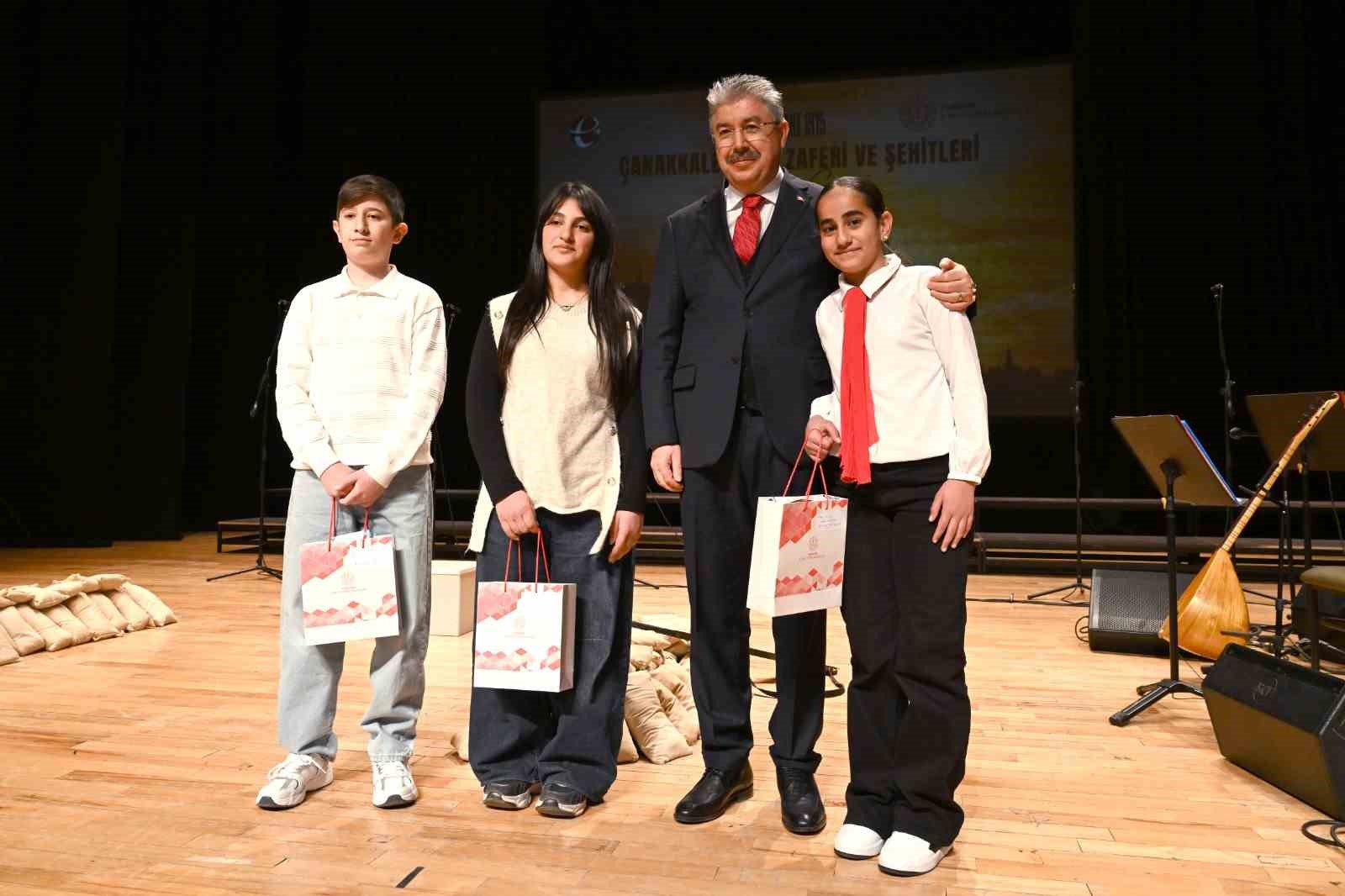 Anadolu Üniversitesi’nde 18 Mart anma programı düzenlendi

