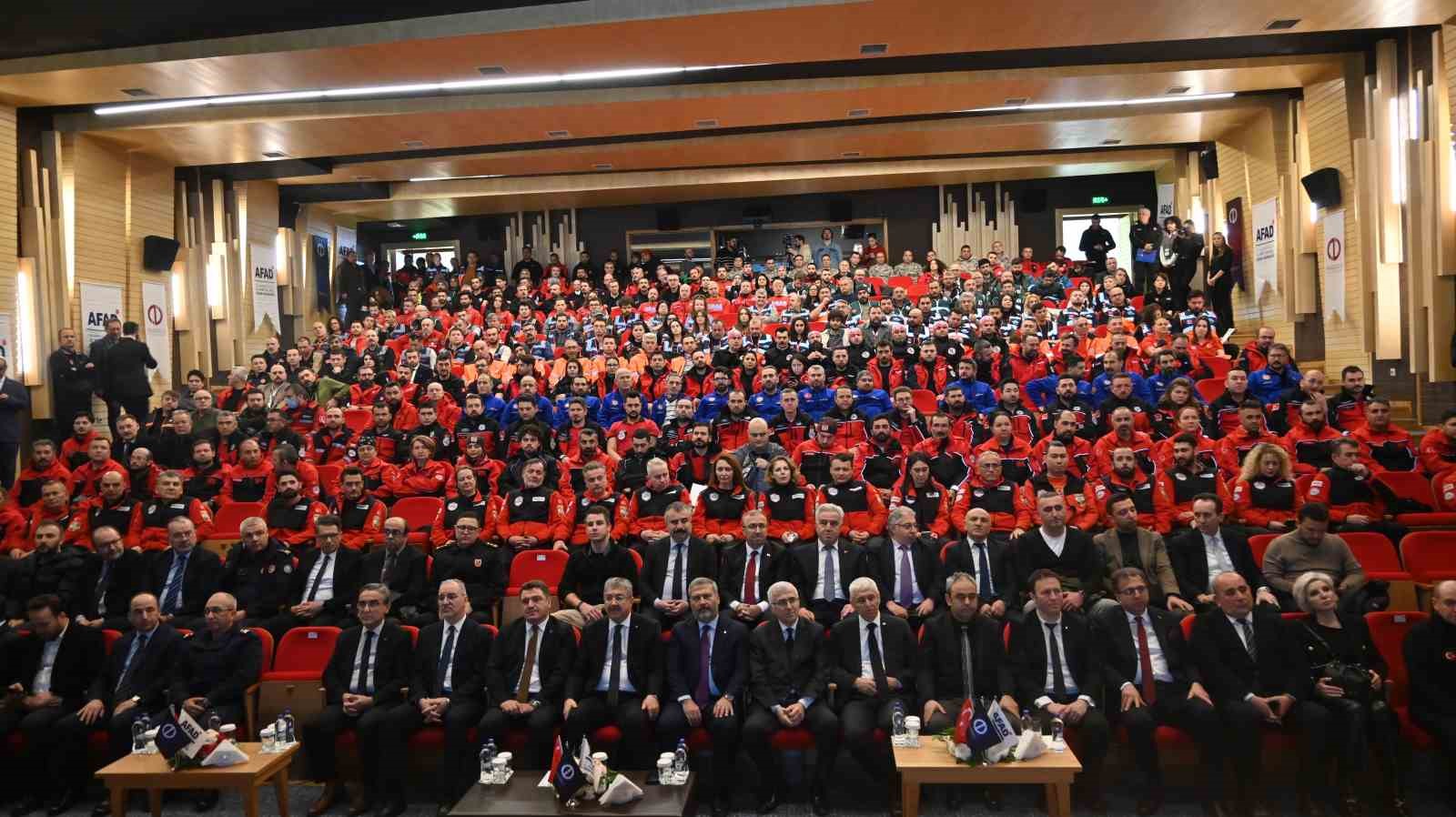 Anadolu Üniversitesi’nde 6 Şubat depremlerinde hayatını kaybedenler anıldı
