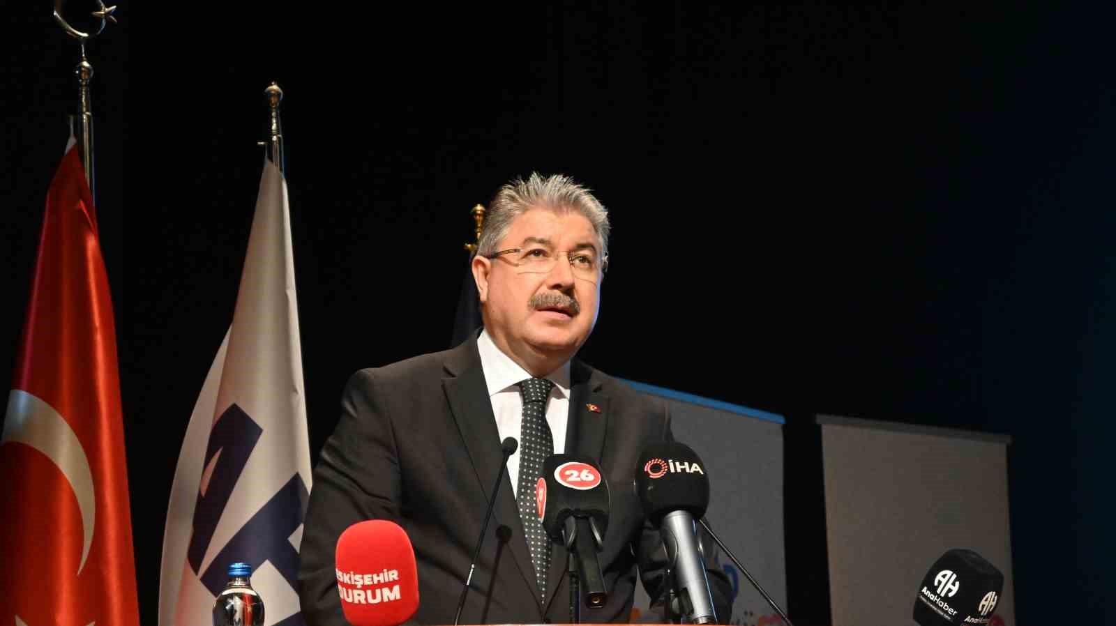 Anadolu Üniversitesi’nde 6 Şubat depremlerinde hayatını kaybedenler anıldı
