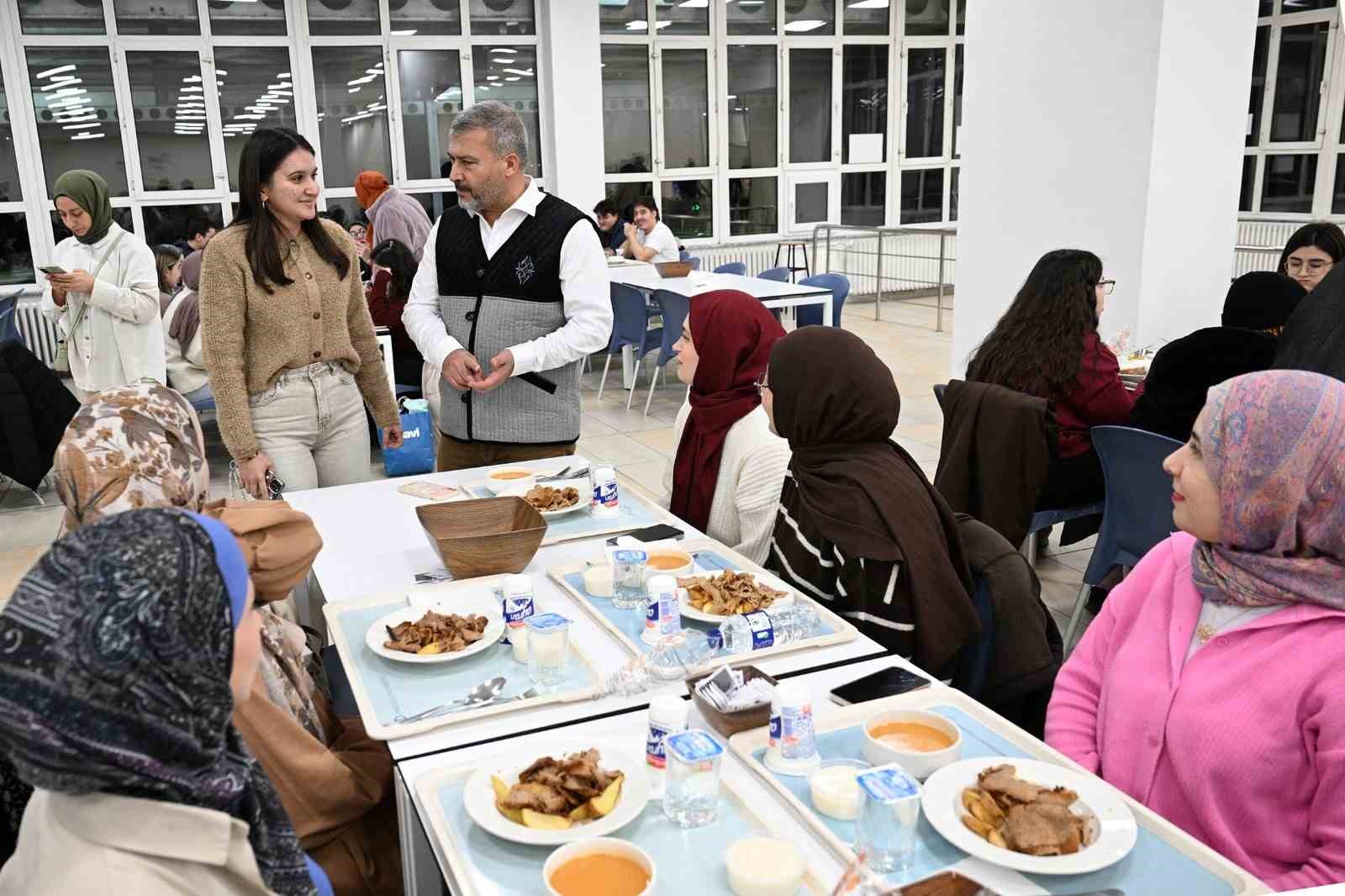 Anadolu Üniversitesi’nde ilk iftar heyecanı
