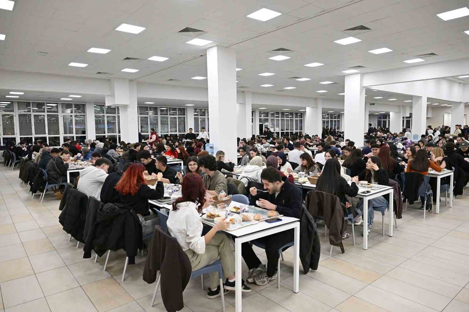 Anadolu Üniversitesi’nde ilk iftar heyecanı
