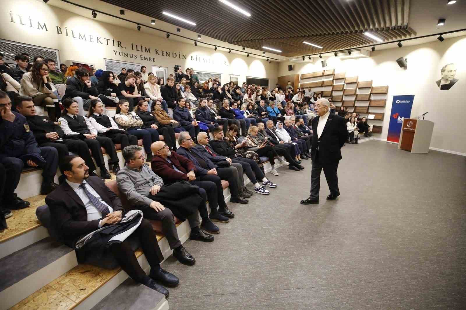 Anadolu Üniversitesi’nde öğrencilere iletişimin altın kuralları anlatıldı
Anadolu Üniversitesi’nde öğrencilere iletişimin altın kuralları anlatıldı