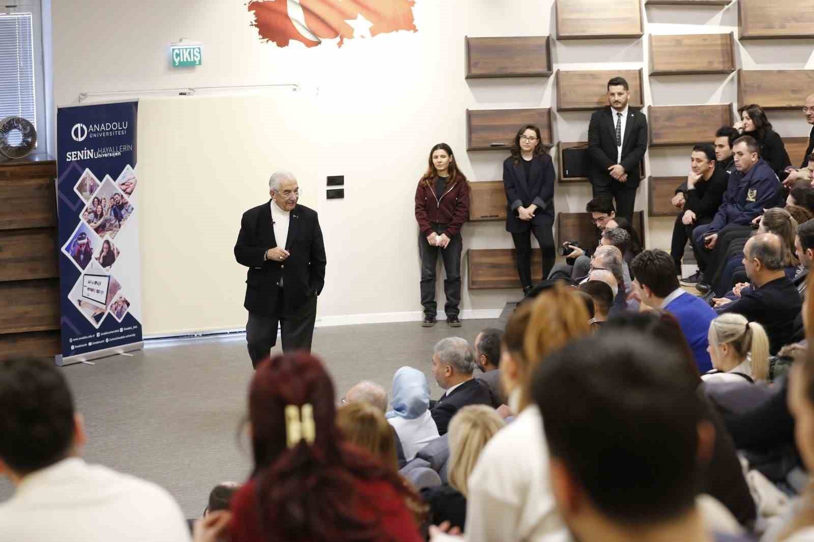 Anadolu Üniversitesi’nde öğrencilere iletişimin altın kuralları anlatıldı
Anadolu Üniversitesi’nde öğrencilere iletişimin altın kuralları anlatıldı