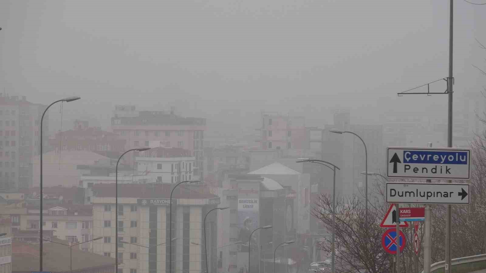 Anadolu Yakası’nda yoğun sis etkili oldu: Görüş mesafesi düştü, sürücüler zor anlar yaşadı
