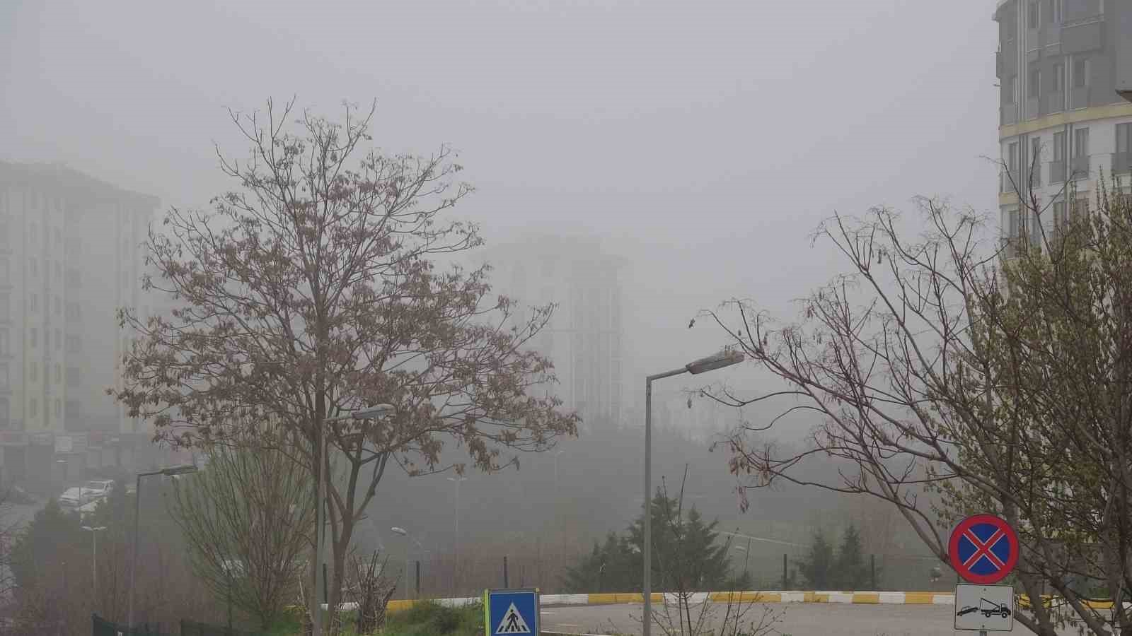 Anadolu Yakası’nda yoğun sis etkili oldu: Görüş mesafesi düştü, sürücüler zor anlar yaşadı
