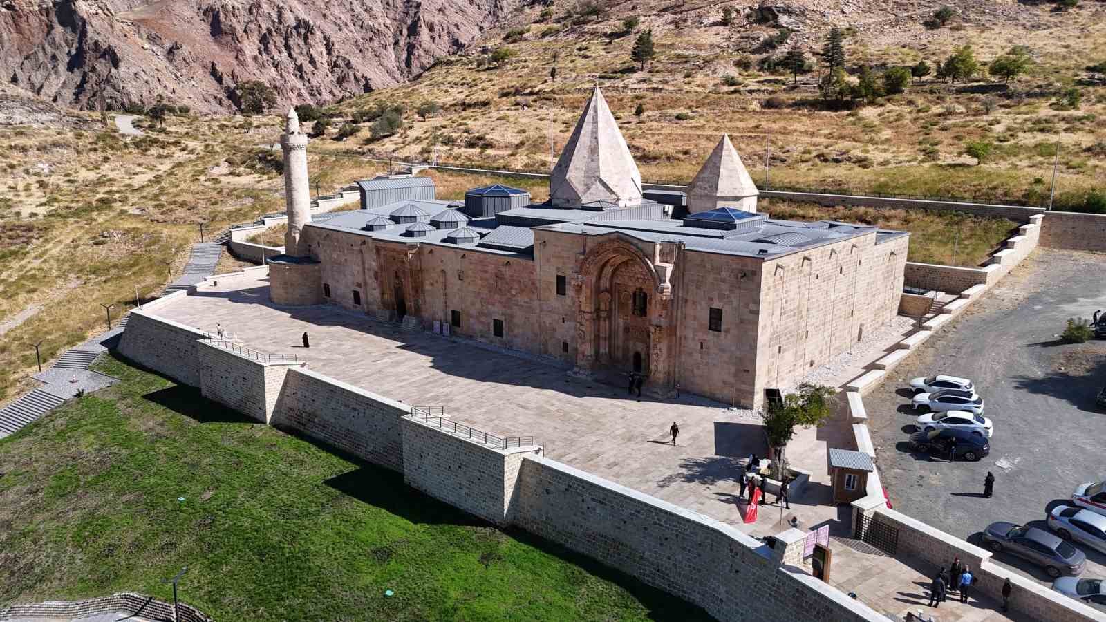 Anadolu’nun "El Hamrası" Kadir Gecesi’nde doldu taştı
