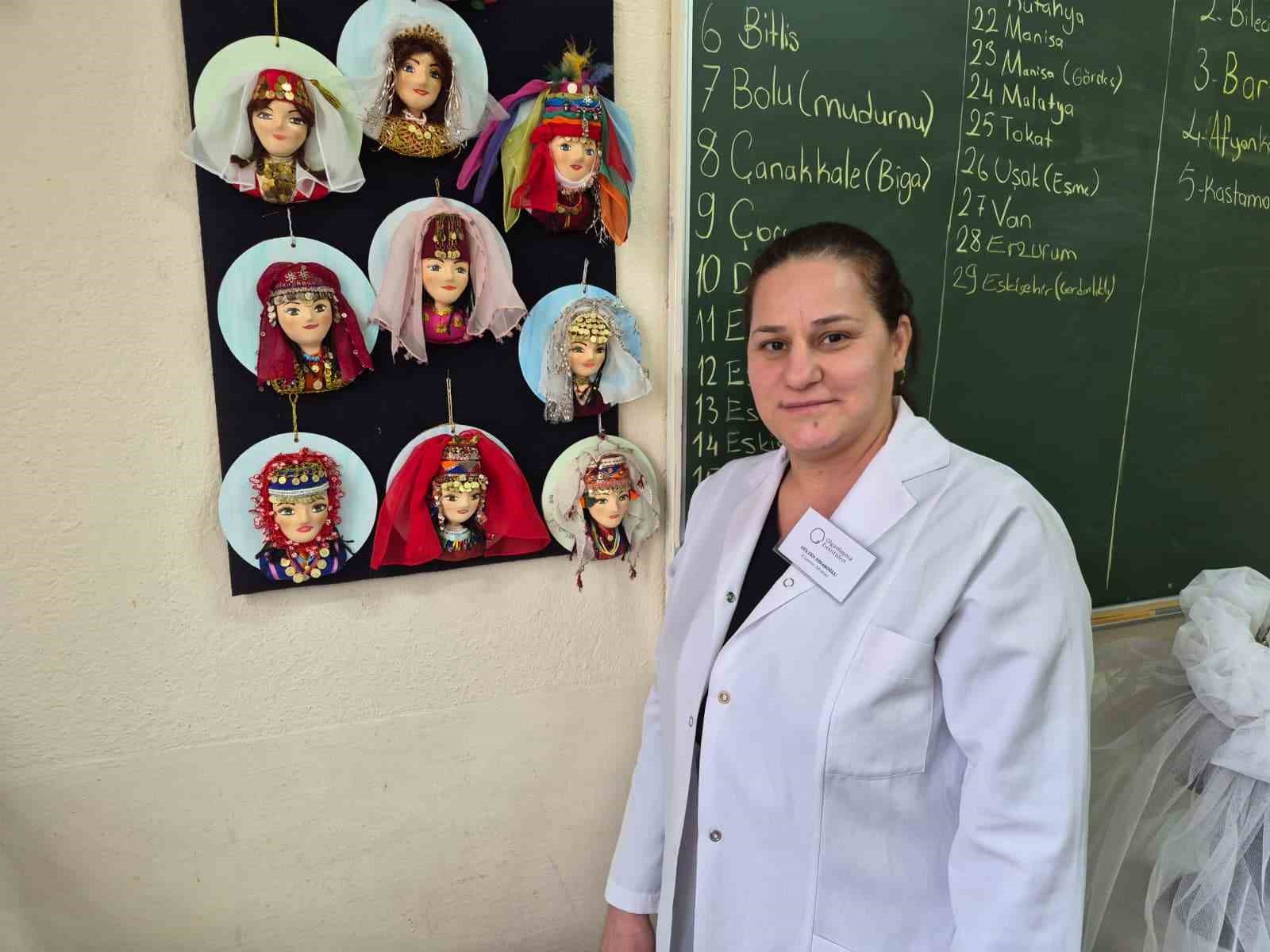 Anadolu’nun gelinbaşları Eskişehirli kadınların elinde yeniden hayat buluyor
Anadolu’nun gelinbaşları Eskişehirli kadınların elinde yeniden hayat buluyor