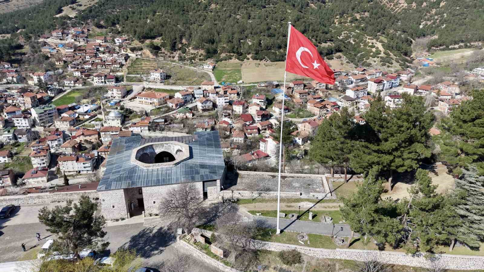 Anadolunun ilk medreselerinden 869 yıllık Yağıbasan Medresesi zamana direniyor
