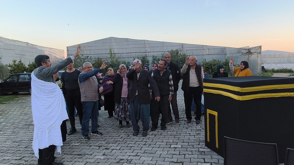 Anamur’da hacı adaylarına Kabe maketiyle uygulamalı eğitim
