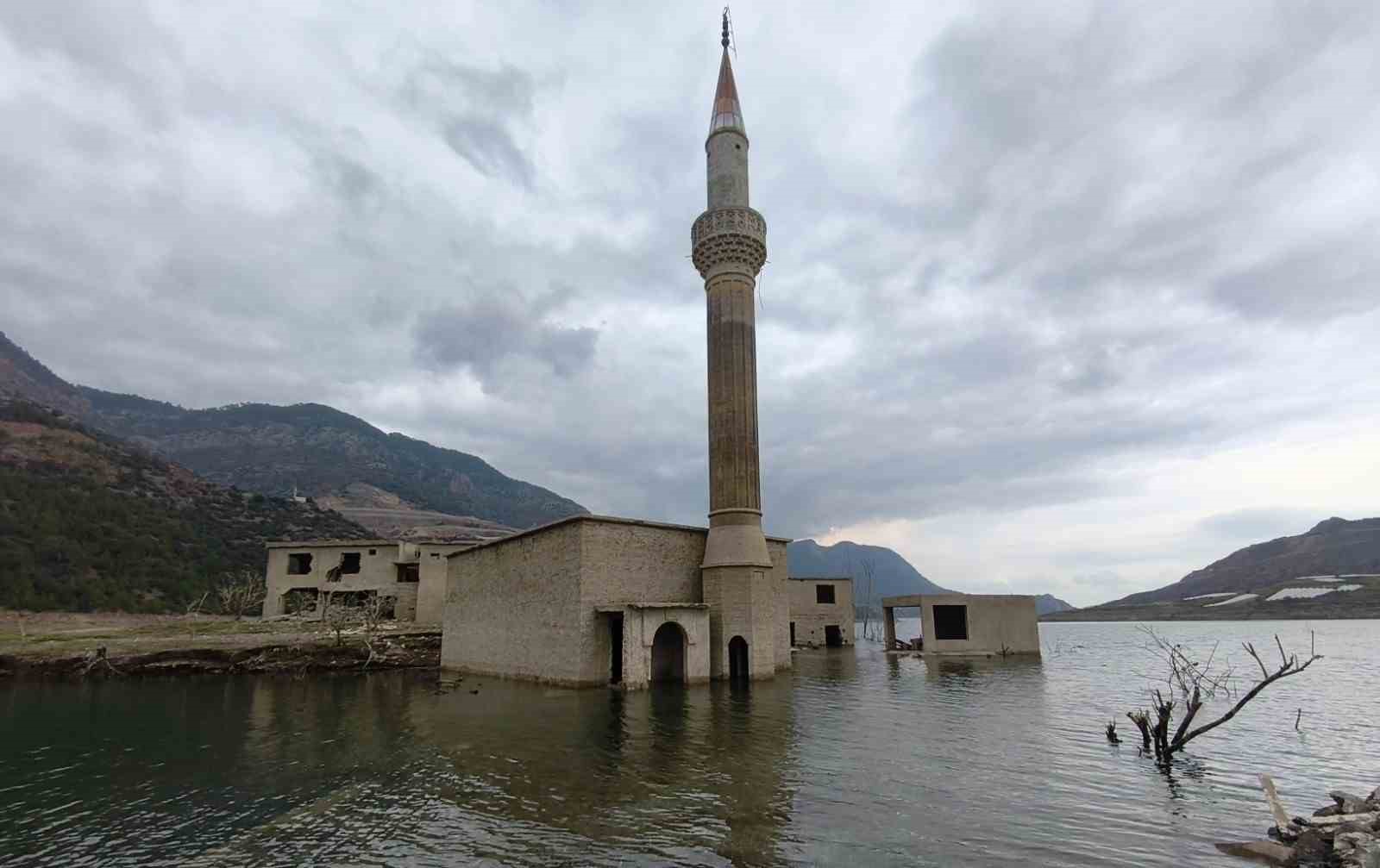 Anamur’da sular altında kalan köyden geriye bir minare kaldı
