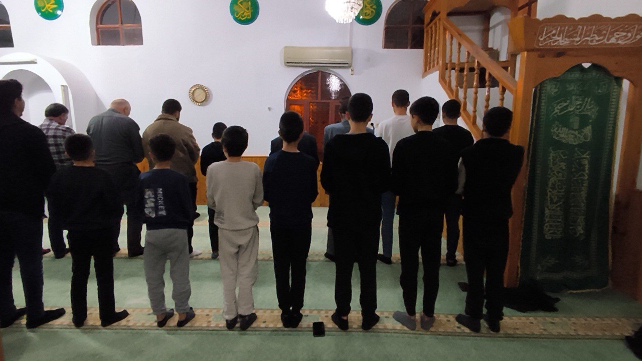 Anamur’da teravih namazı çocuklar için bayrama döndü
Anamur’da teravih namazı çocuklar için bayrama döndü