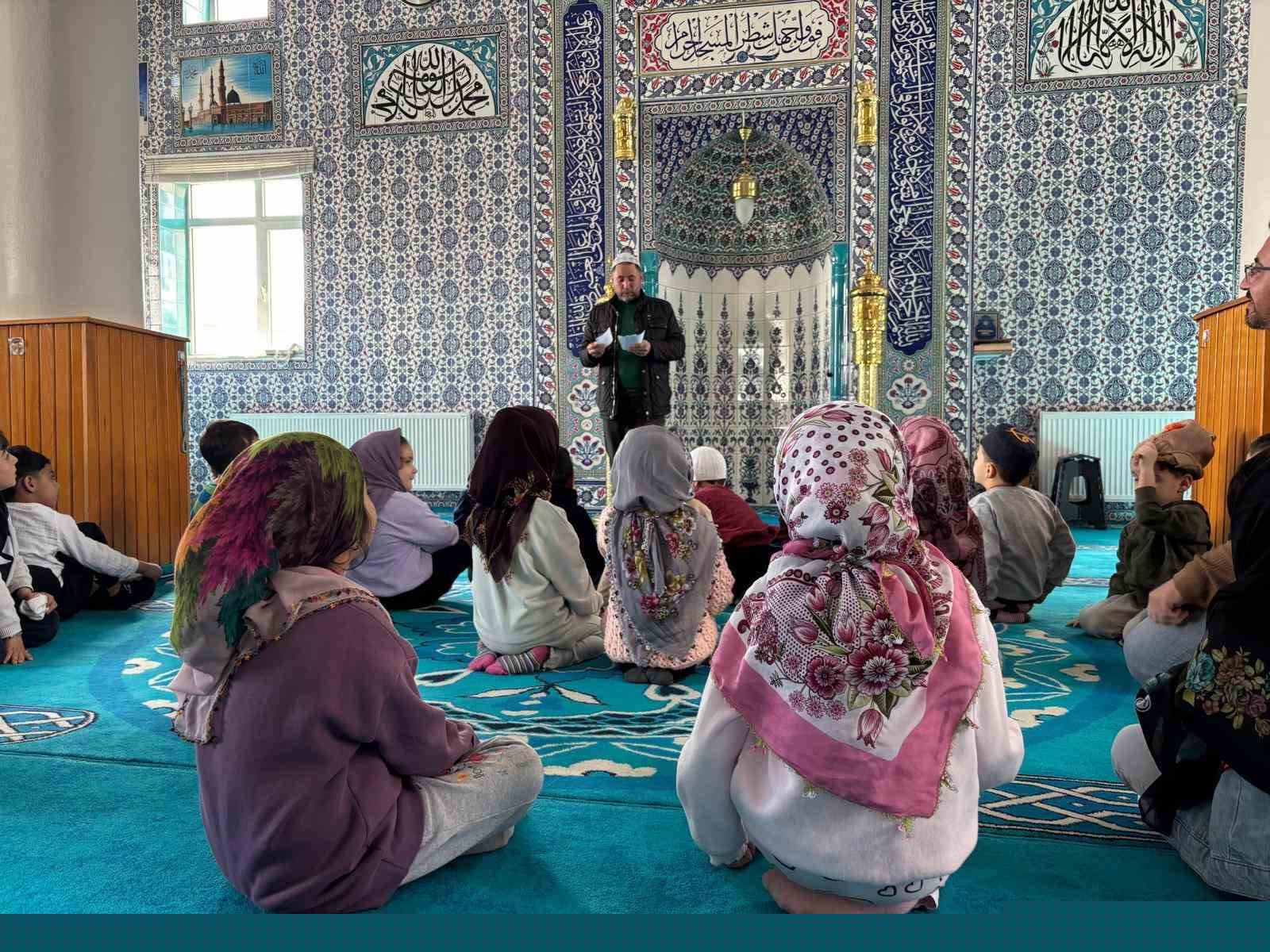 Anaokulu öğrencileri Fatih Camii’ni ziyaret etti
