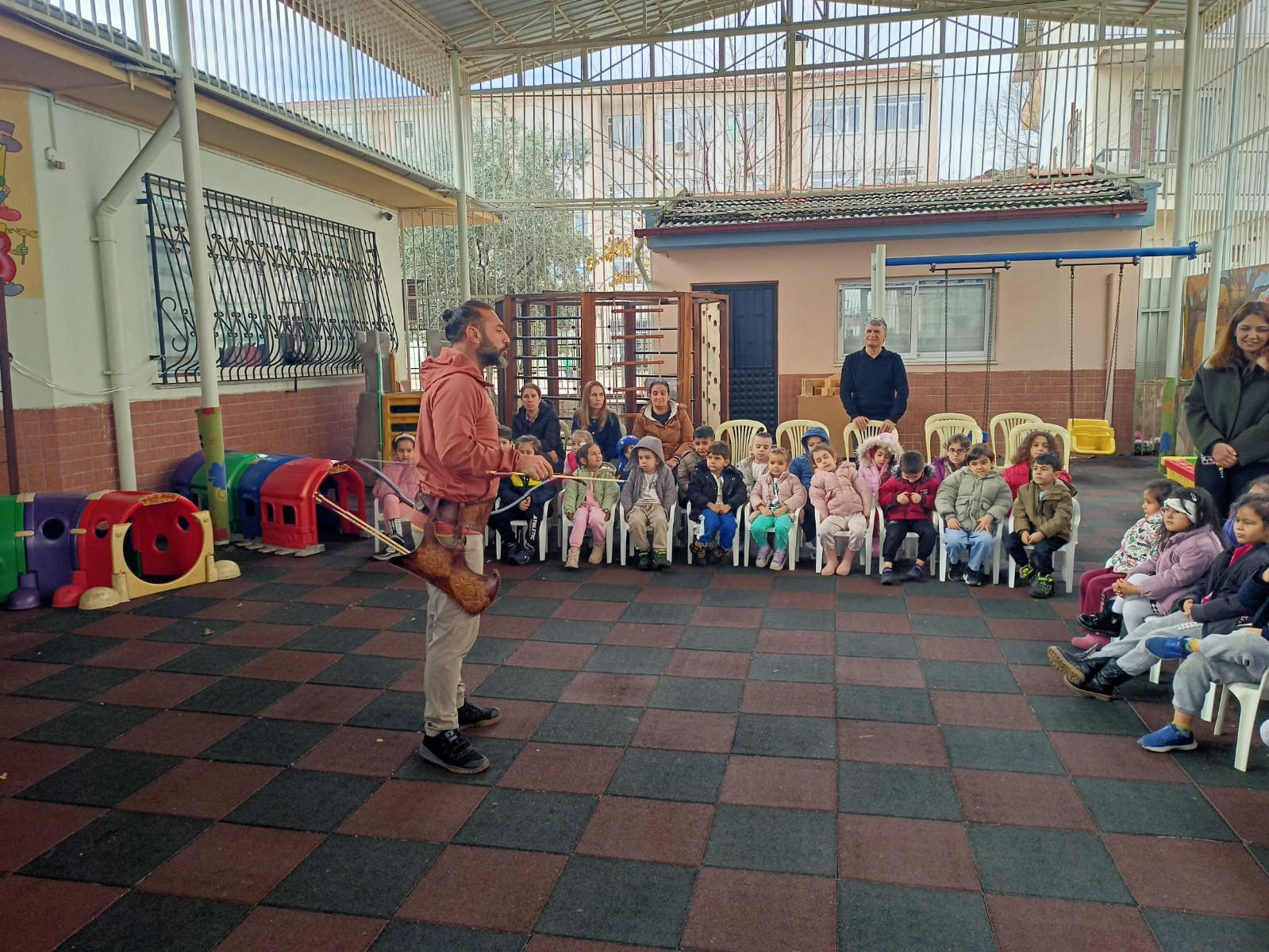 Anaokulu öğrencileri okçuluk kültürünü öğrendi
