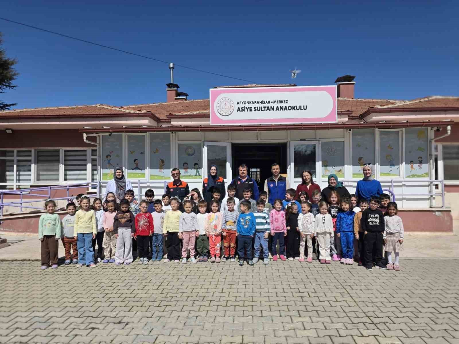 Anaokulu ve ilkokul öğrencilerine yönelik afet farkındalık eğitimi
