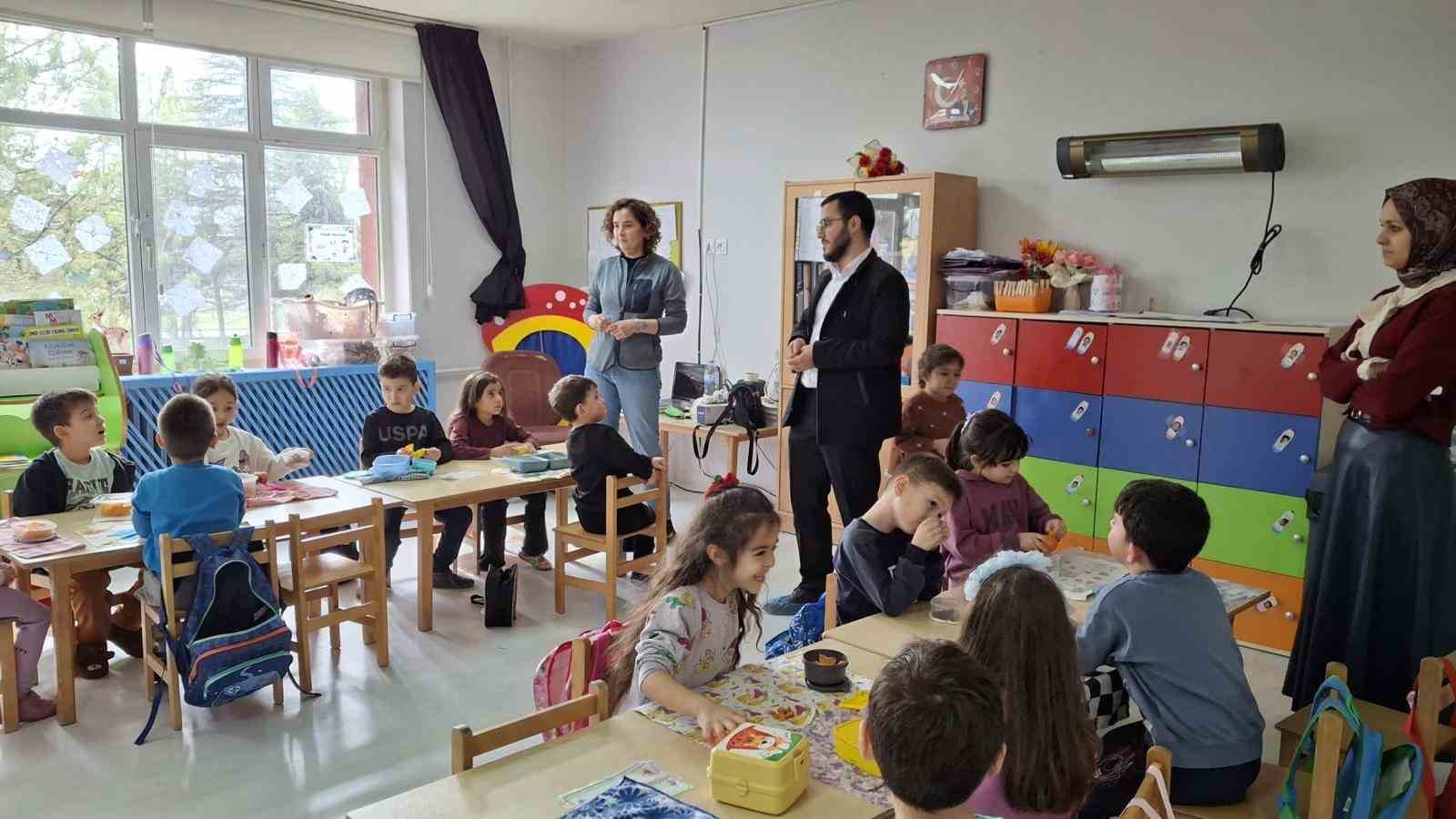 Anaokulunda velilere ’Ramazan ve Oruç’ konulu seminer verildi
