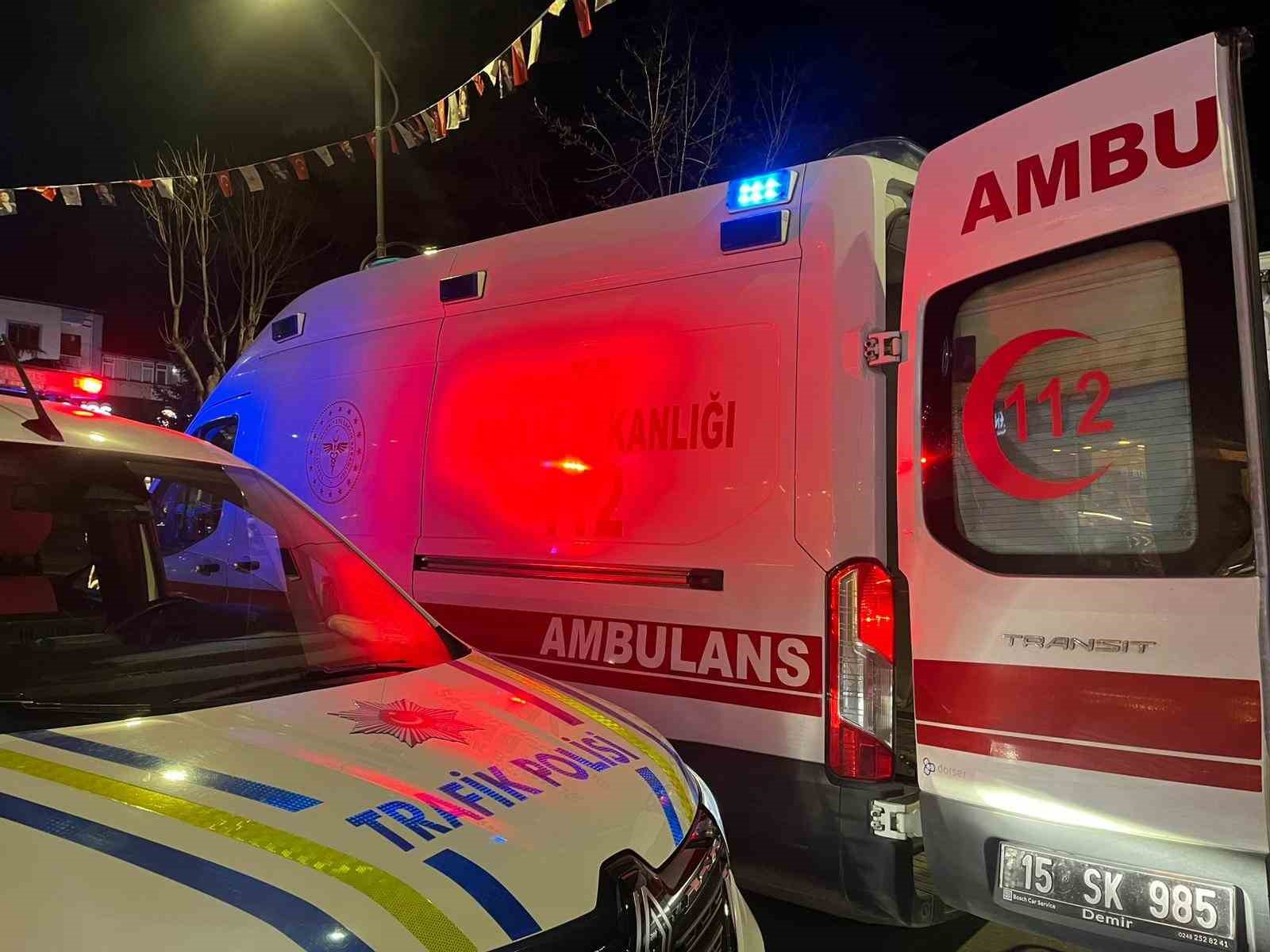 Aniden duran otomobile motosiklet çarptı: 1 yaralı
