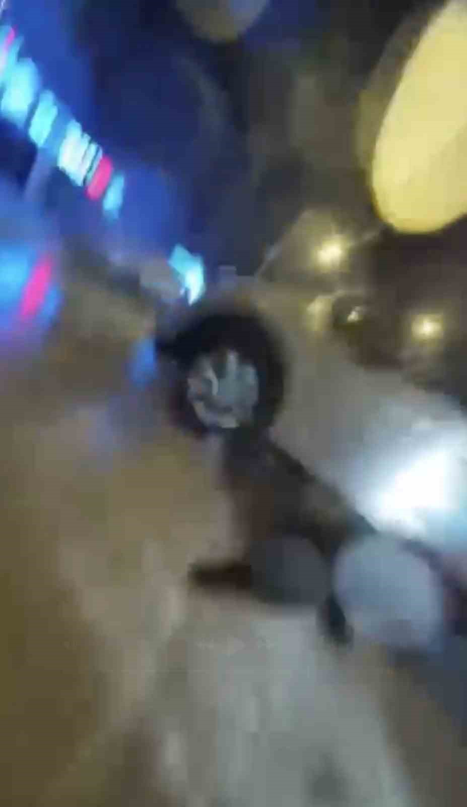 Aniden yola çıkan cip motosikletle böyle çarpıştı
