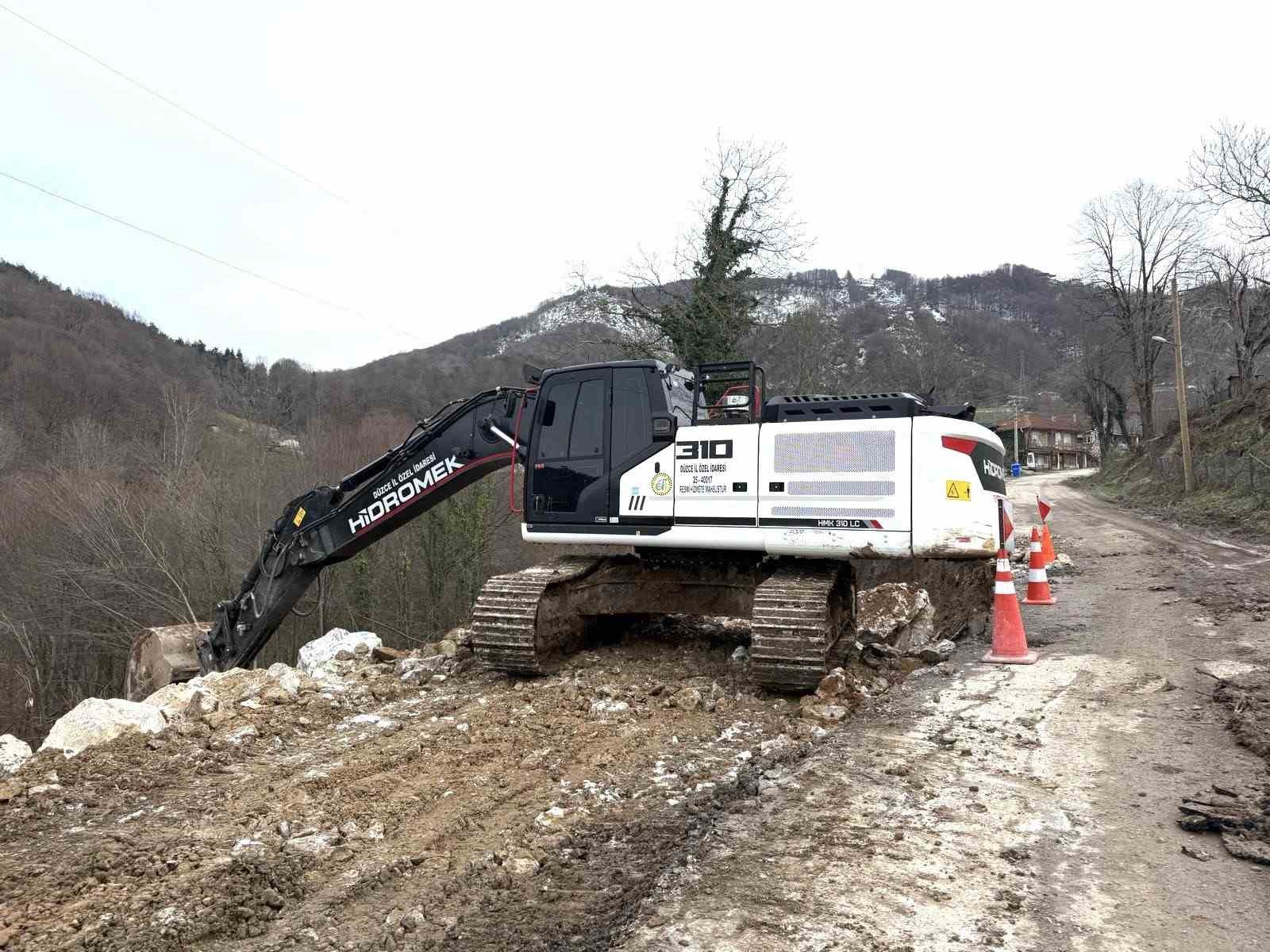 Anında müdahale edildi heyelanın izleri giderildi
