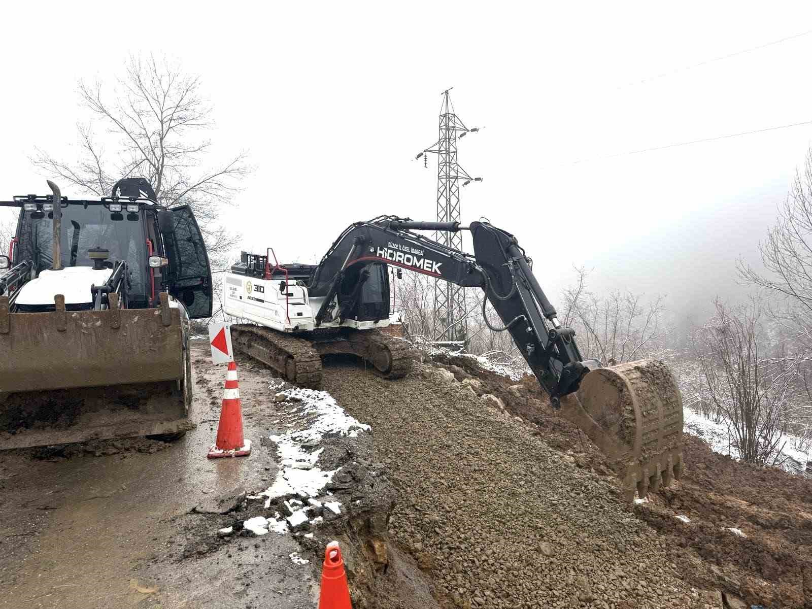 Anında müdahale edildi heyelanın izleri giderildi
