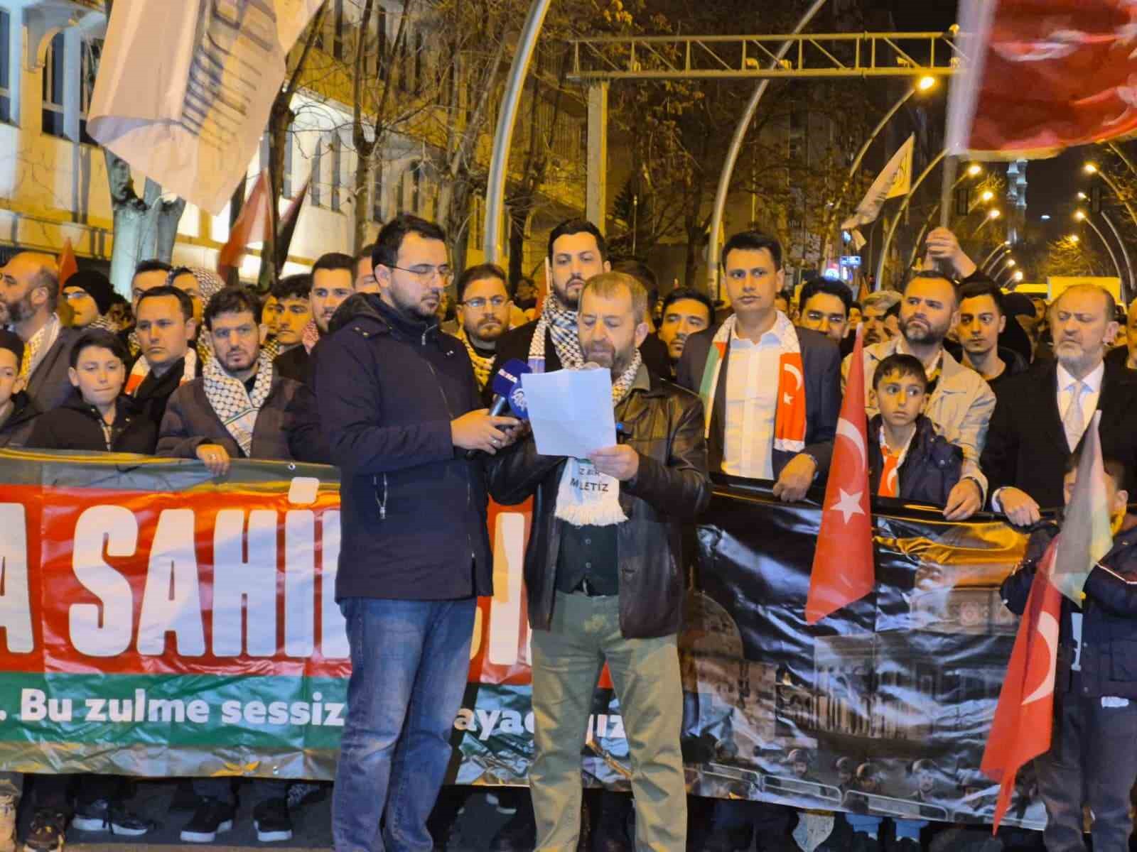 Ankara Filistin Dayanışma Platformu’ndan "Aksa’ya Sahip Çık" yürüyüşü
Ankara Filistin Dayanışma Platformu’ndan "Aksa’ya Sahip Çık" yürüyüşü