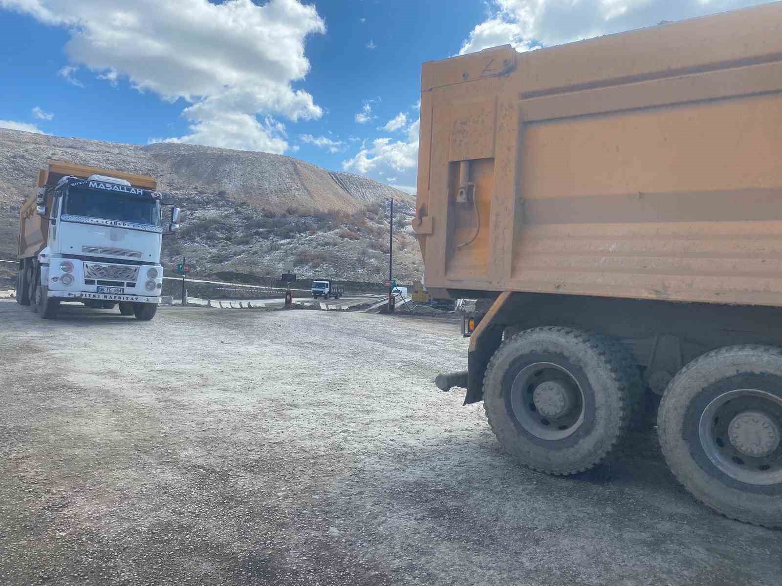 Ankara’da 1 aydır kapalı olan hafriyat döküm sahası açıldığı gün mağdur etti
Ankara’da 1 aydır kapalı olan hafriyat döküm sahası açıldığı gün mağdur etti