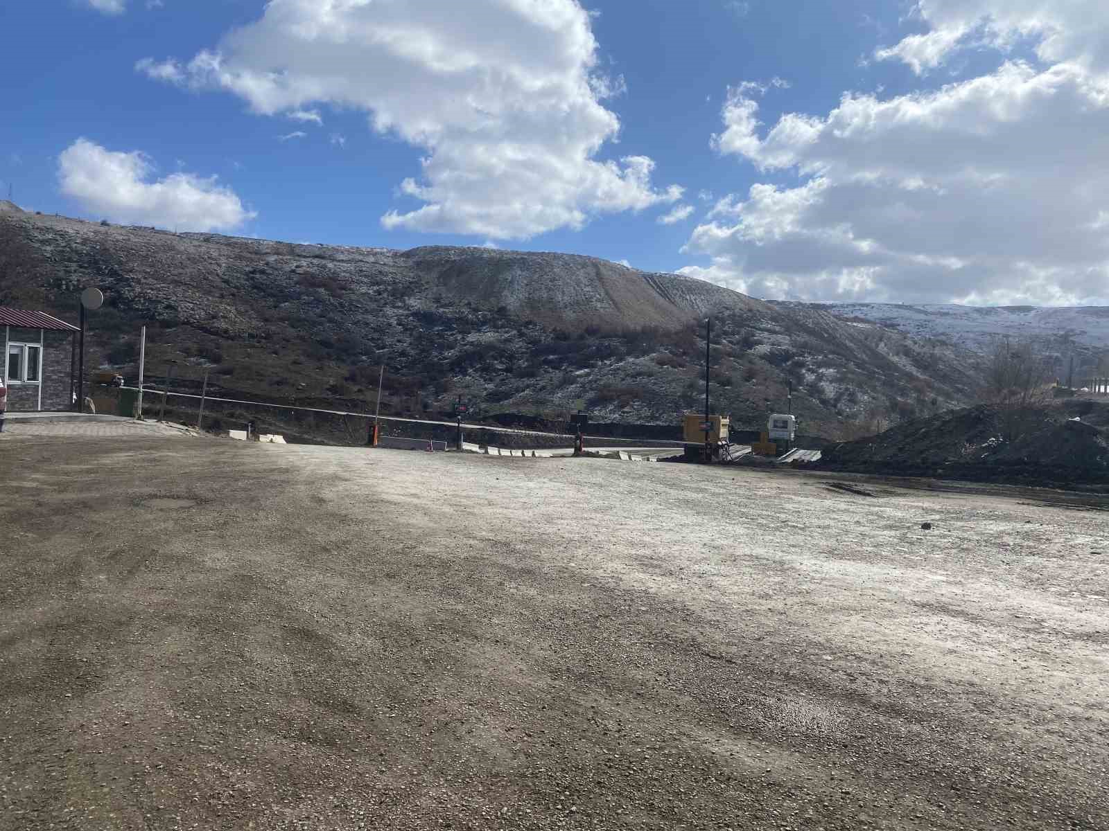 Ankara’da 1 aydır kapalı olan hafriyat döküm sahası açıldığı gün mağdur etti
Ankara’da 1 aydır kapalı olan hafriyat döküm sahası açıldığı gün mağdur etti