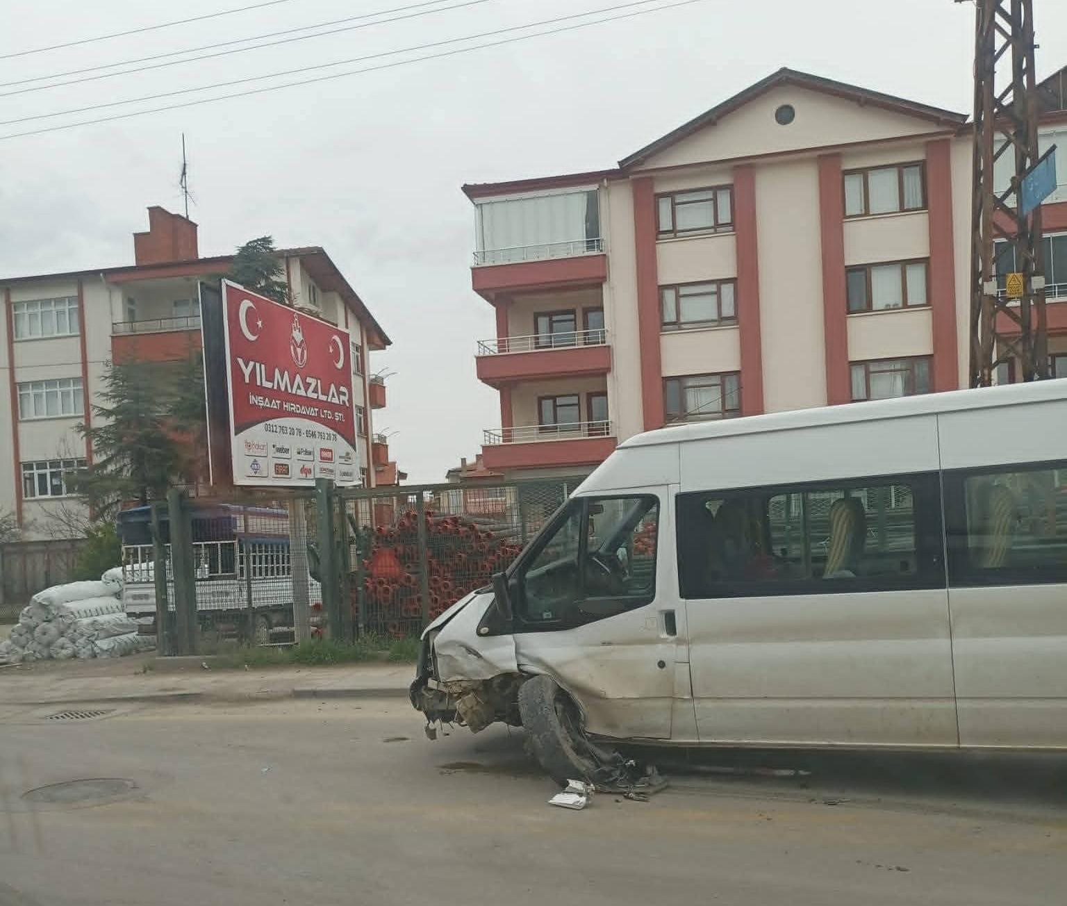 Ankara’da 3 araçlı zincirleme kaza: 3 yaralı
