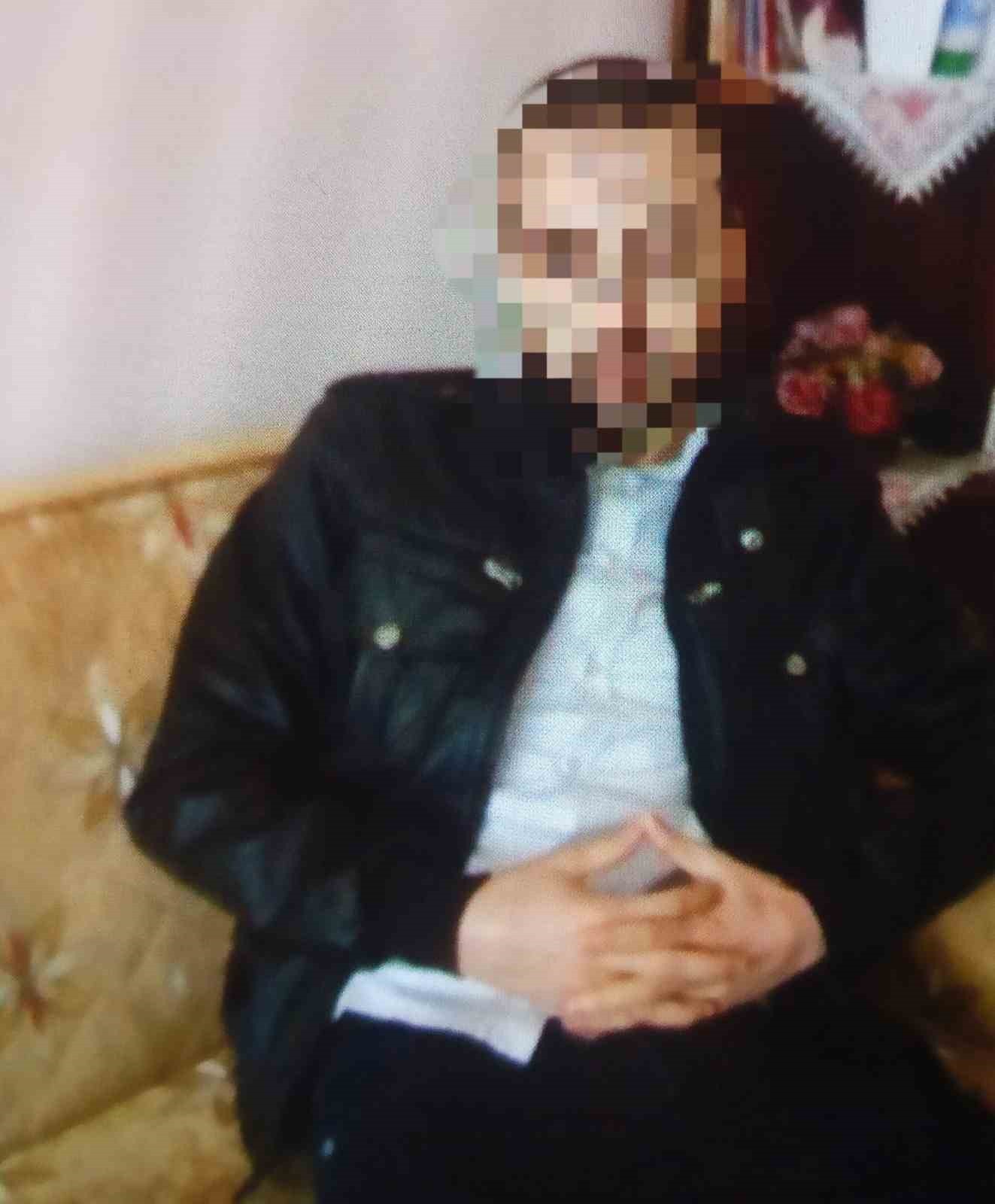 Ankara’da artan su kesintileri nedeniyle apartmana depo inşa etmeye çalışan 4 kişi boyadan soludukları kimyasal maddeden etkilendi
Ankara’da artan su kesintileri nedeniyle apartmana depo inşa etmeye çalışan 4 kişi boyadan soludukları kimyasal maddeden etkilendi