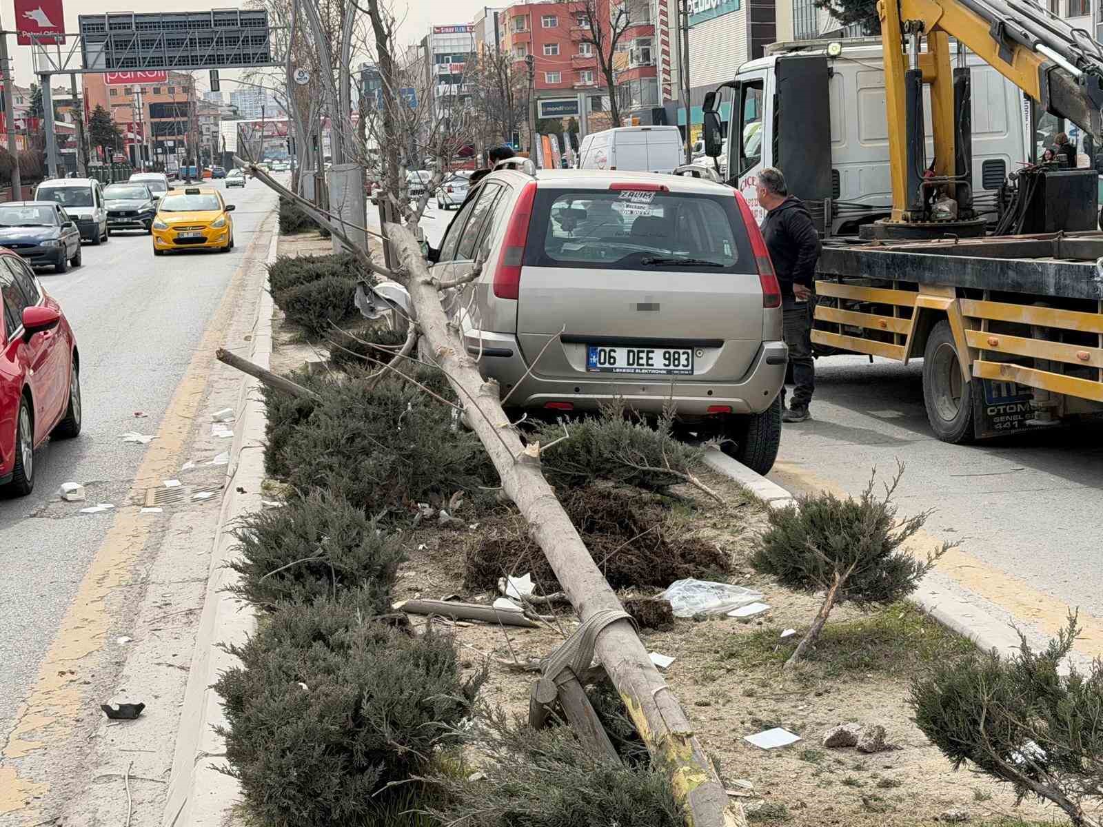 Ankara’da bir araç, yayalara çarptı: 1’i ağır, 2 yaralı
