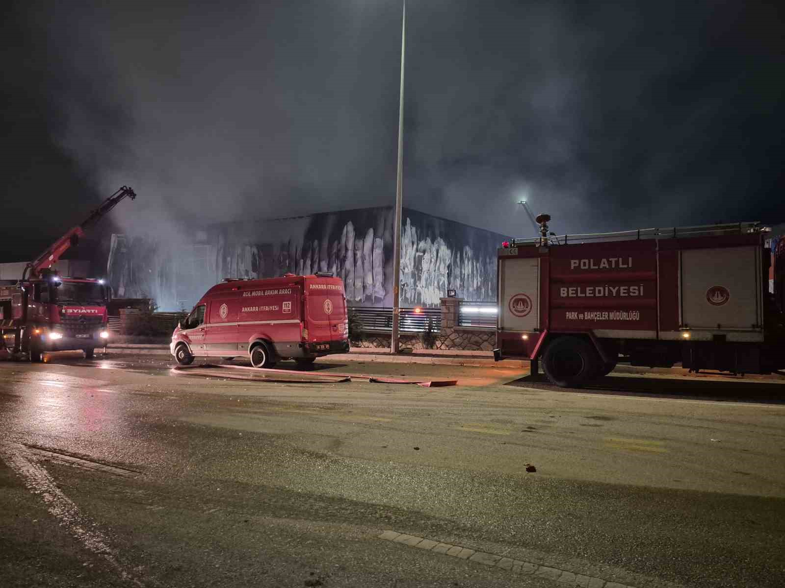 Ankara’da bir ilaç fabrikası çıkan yangın sonrası kullanılamaz hale geldi
