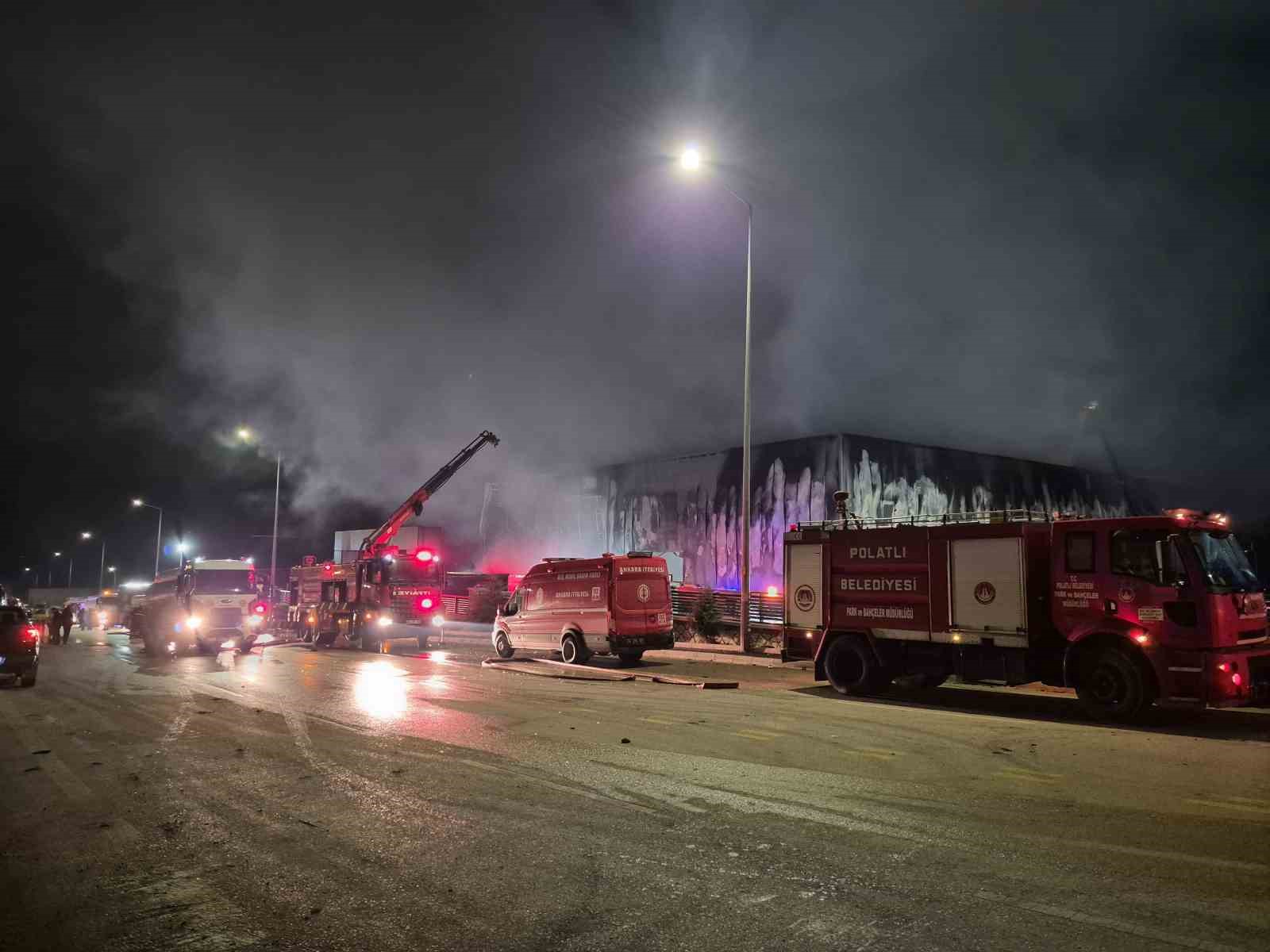 Ankara’da bir ilaç fabrikası çıkan yangın sonrası kullanılamaz hale geldi
