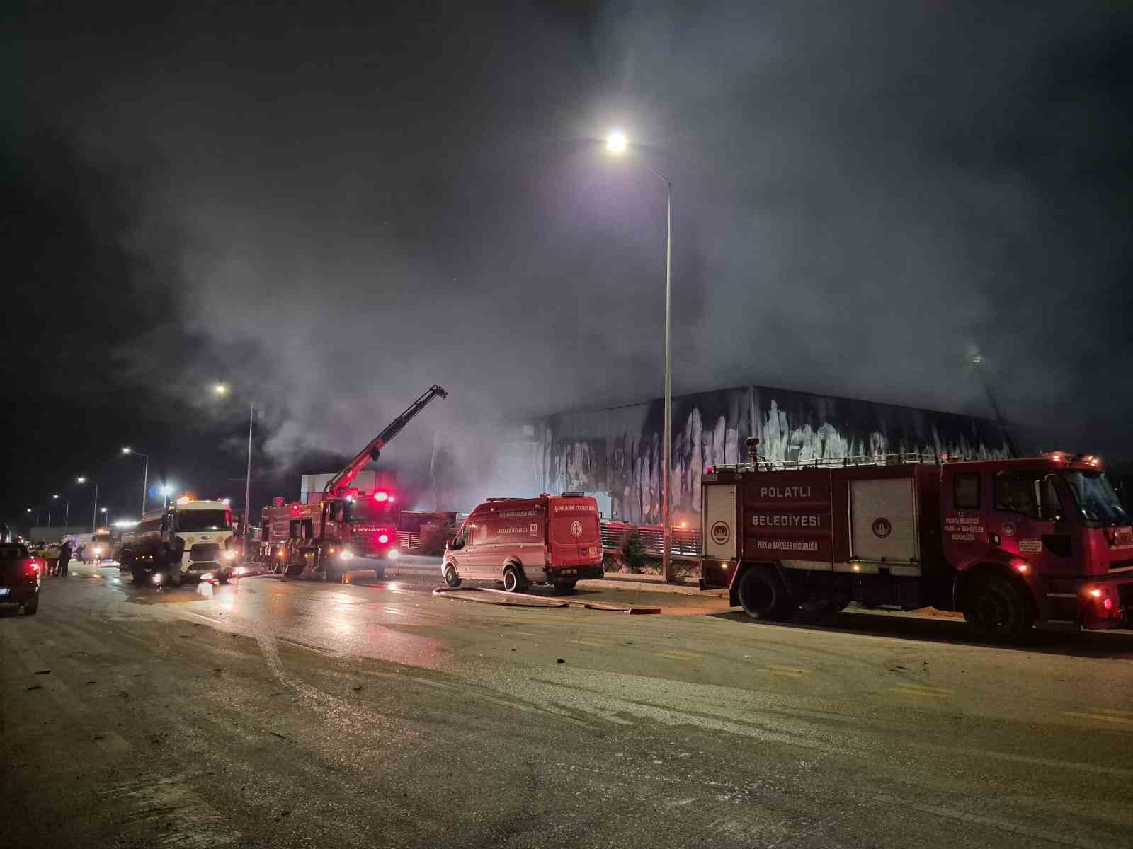 Ankara’da bir ilaç fabrikası çıkan yangın sonrası kullanılamaz hale geldi
