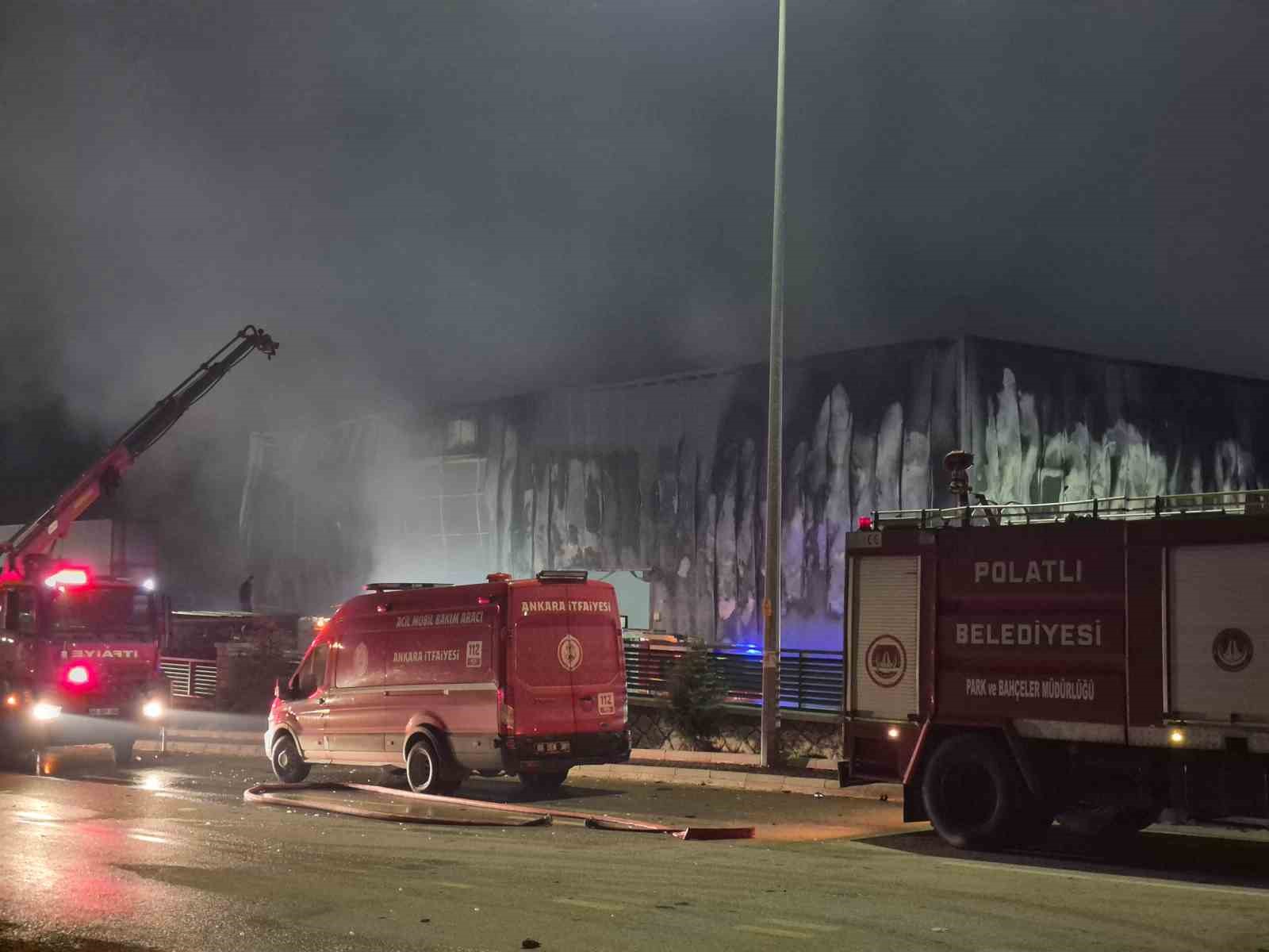 Ankara’da bir ilaç fabrikası çıkan yangın sonrası kullanılamaz hale geldi
