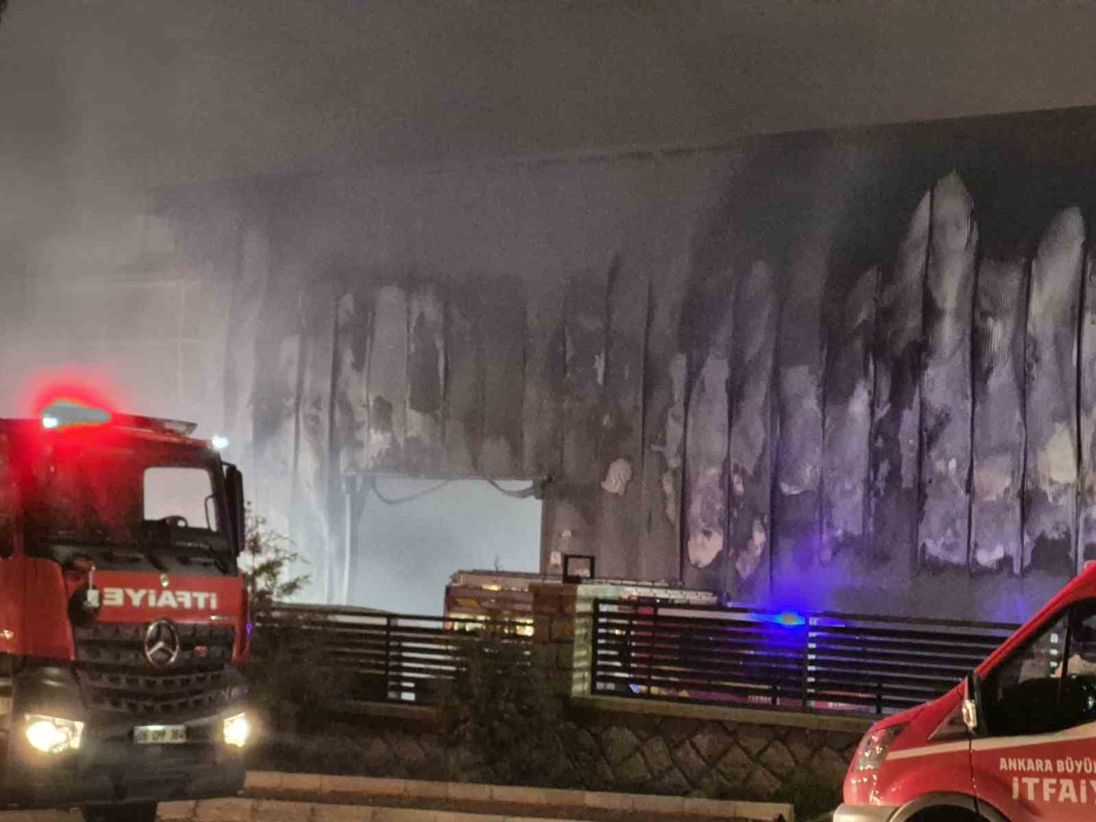 Ankara’da bir ilaç fabrikası çıkan yangın sonrası kullanılamaz hale geldi
