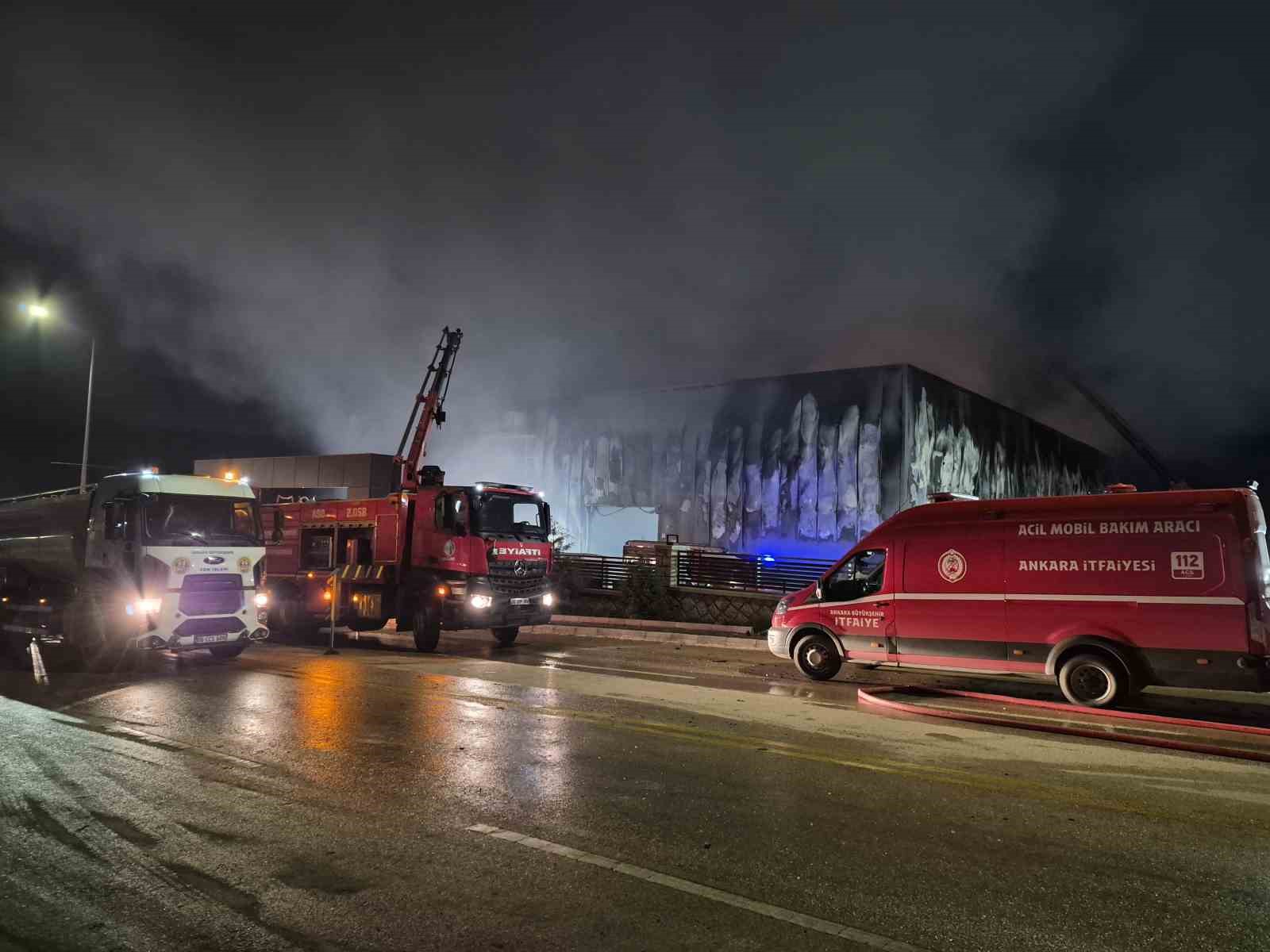 Ankara’da bir ilaç fabrikası çıkan yangın sonrası kullanılamaz hale geldi
