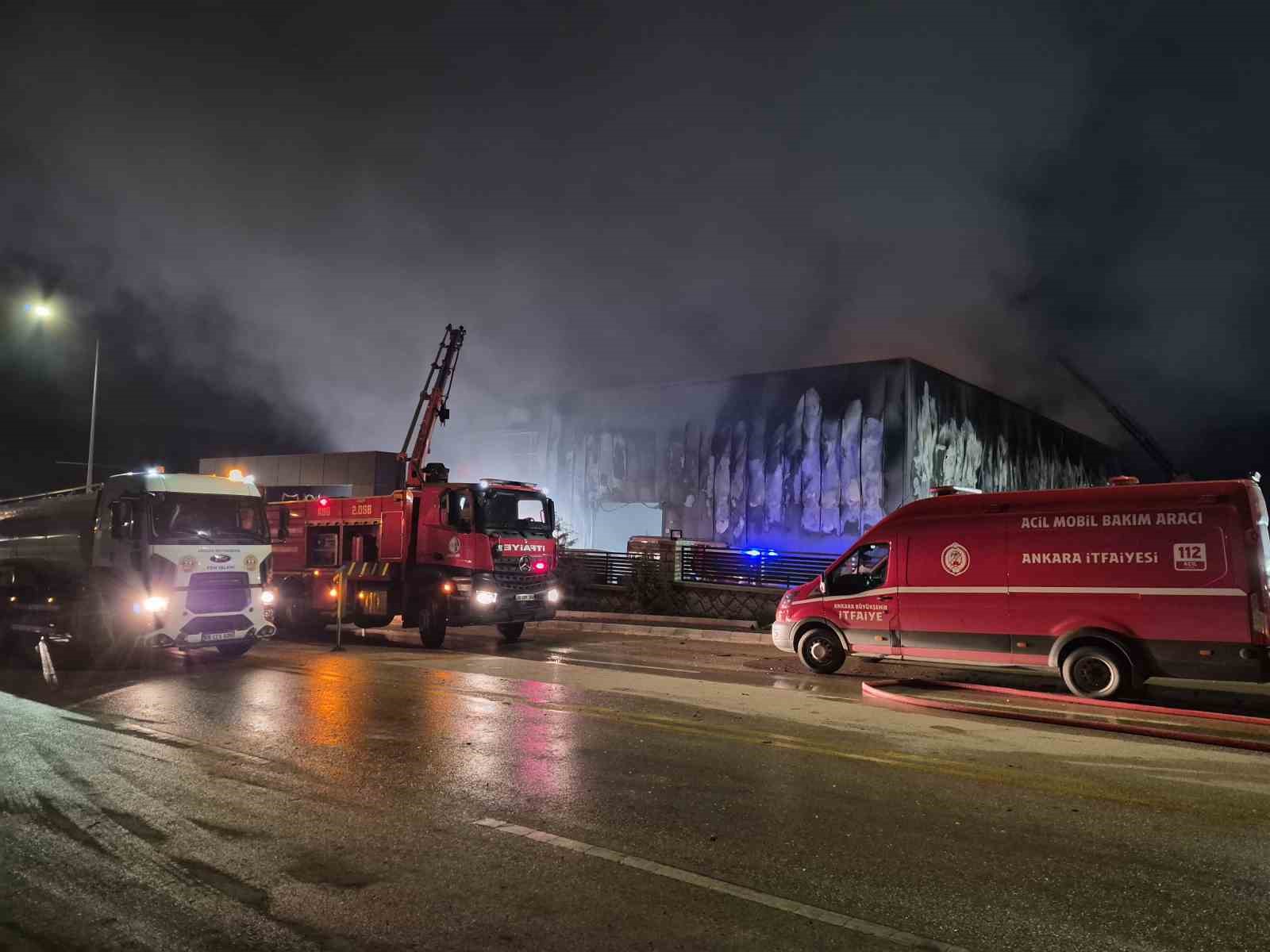 Ankara’da bir ilaç fabrikası çıkan yangın sonrası kullanılamaz hale geldi
