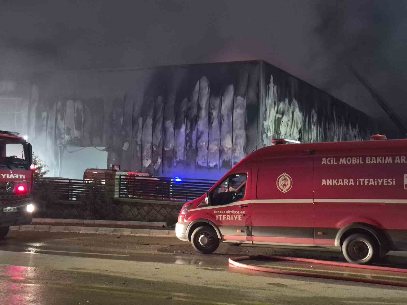 Ankara’da bir ilaç fabrikası çıkan yangın sonrası kullanılamaz hale geldi
