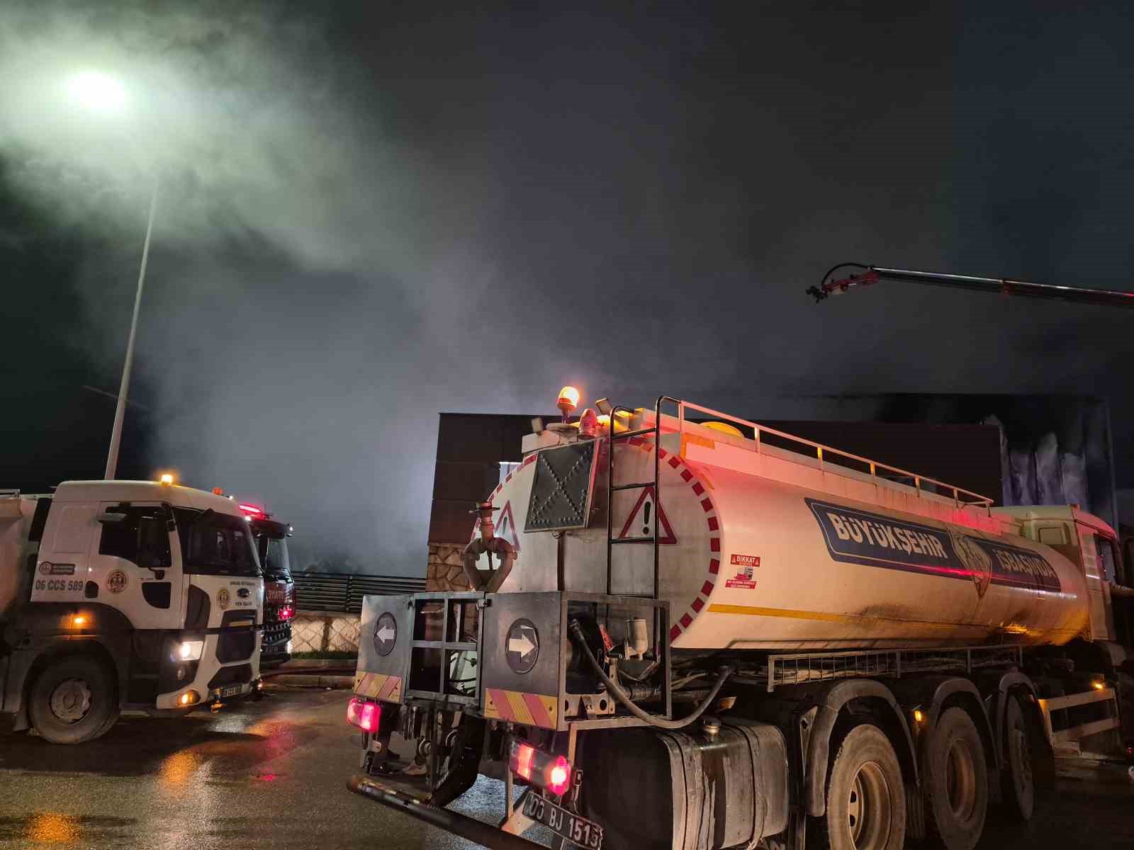 Ankara’da bir ilaç fabrikası çıkan yangın sonrası kullanılamaz hale geldi
