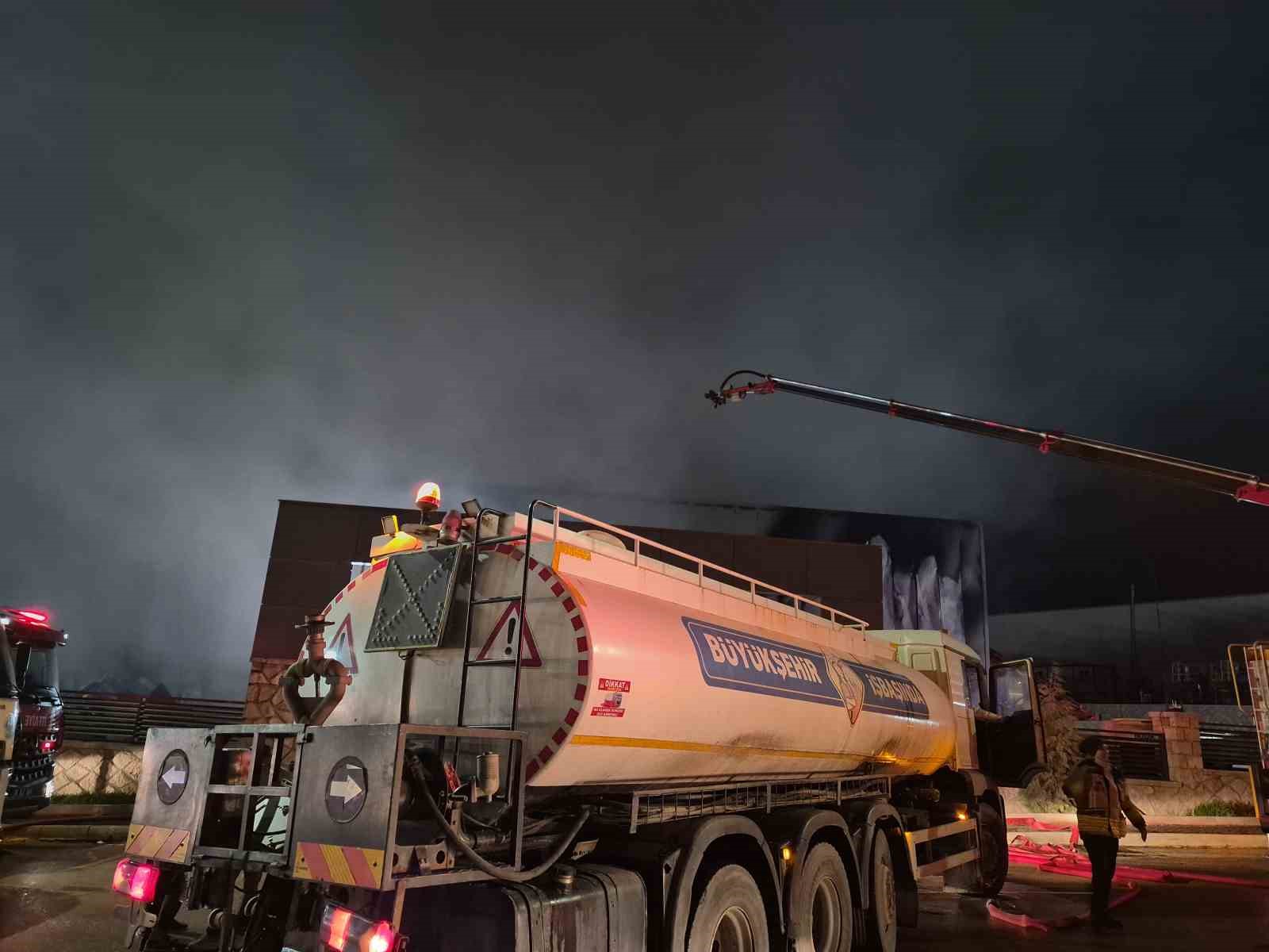 Ankara’da bir ilaç fabrikası çıkan yangın sonrası kullanılamaz hale geldi
