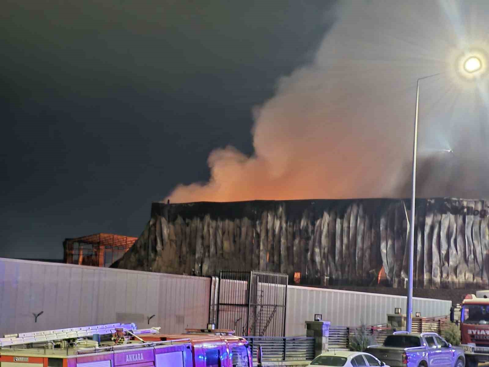 Ankara’da bir ilaç fabrikası çıkan yangın sonrası kullanılamaz hale geldi
