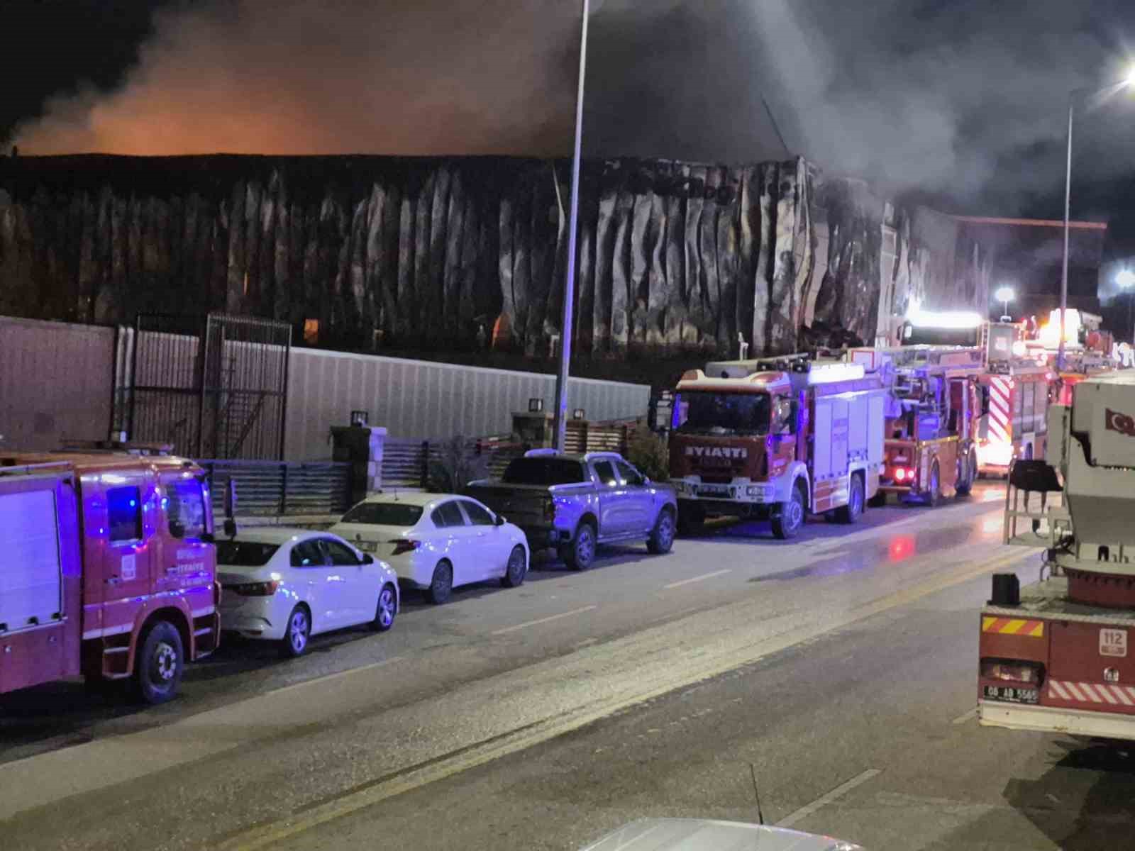 Ankara’da bir ilaç fabrikası çıkan yangın sonrası kullanılamaz hale geldi
