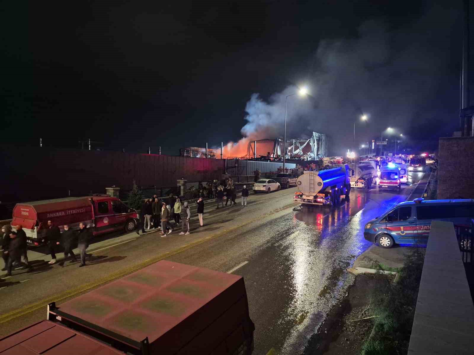 Ankara’da bir ilaç fabrikası çıkan yangın sonrası kullanılamaz hale geldi
